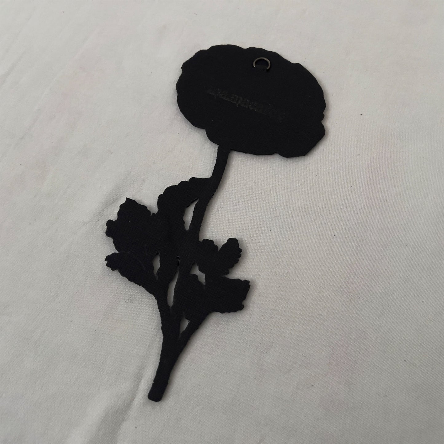 【ma.macaron】赤い花といもむし