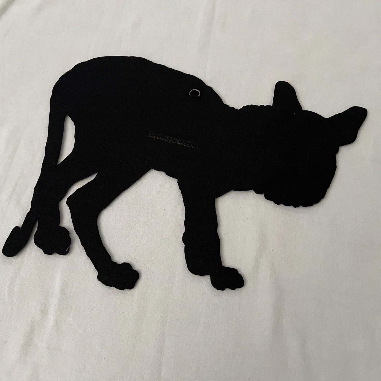 【ma.macaron】エリザベスカラーをつけたスフィンクス