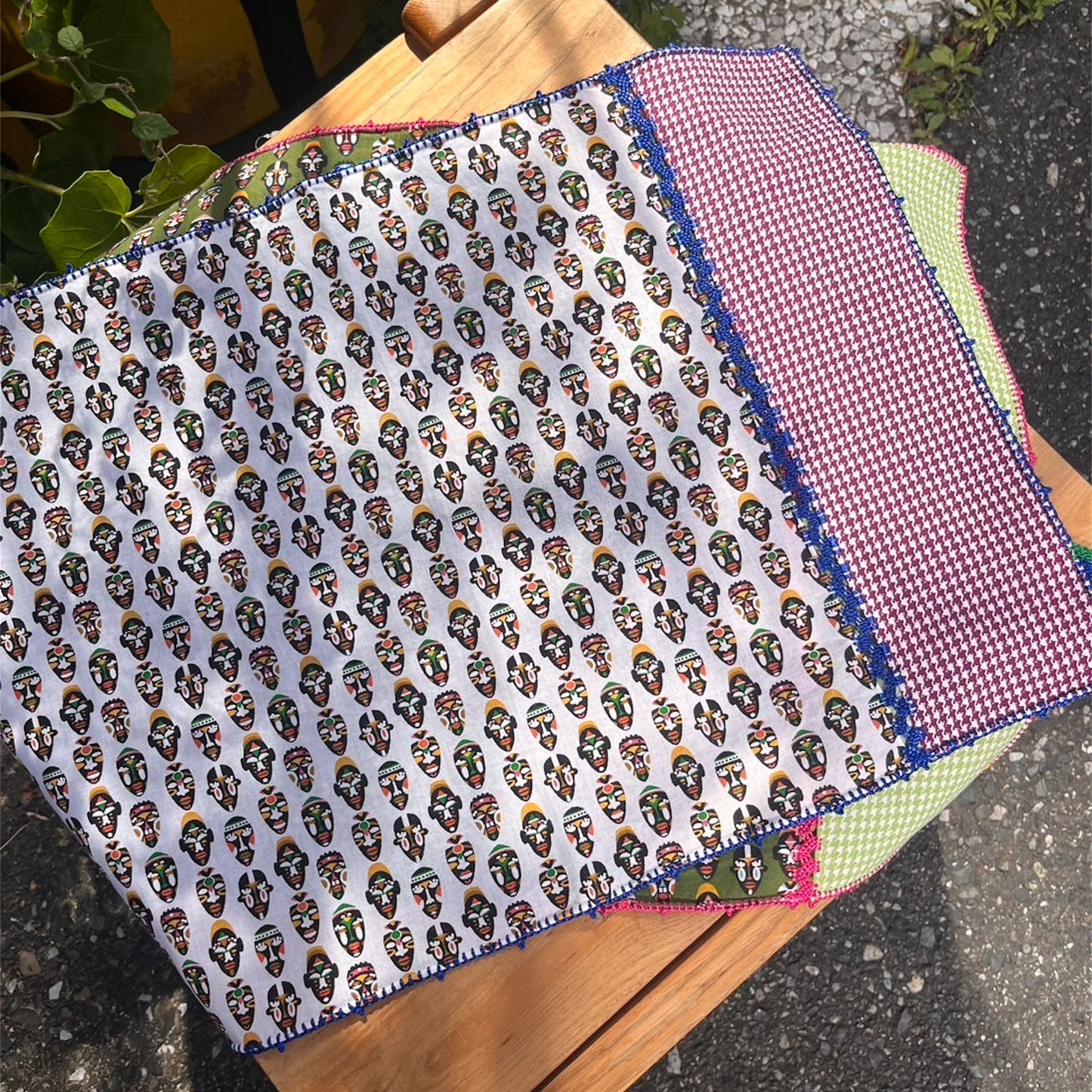 【Leo Atlante】刺繍パッチワークプレースマットmasks+houndstooth_white