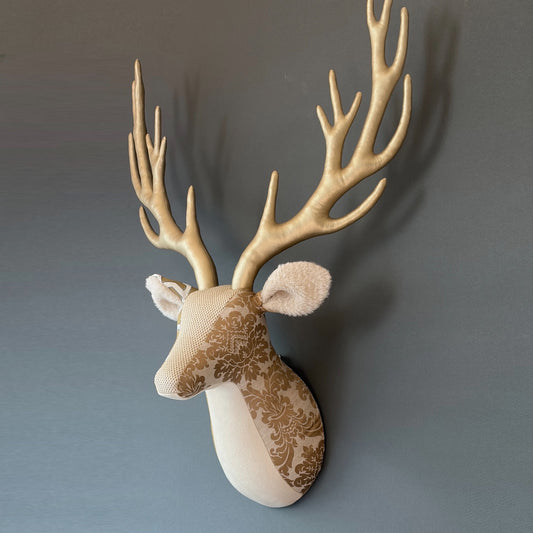 【都築まゆ美】Fabric trophy Interior textile 1