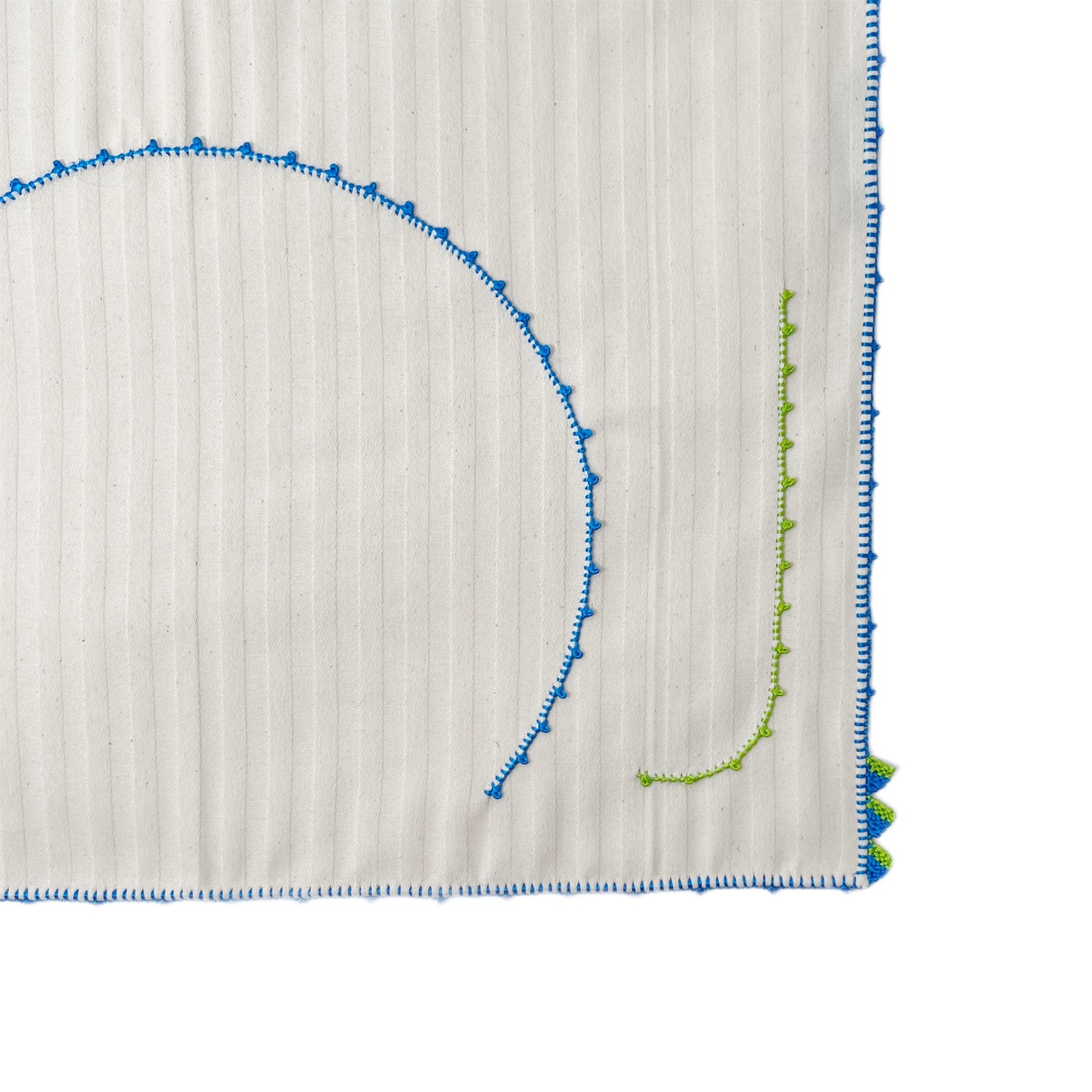 【Leo Atlante】刺繍パッチワークプレースマット"emprunte" faux-uni sripes_ecru , blue edge