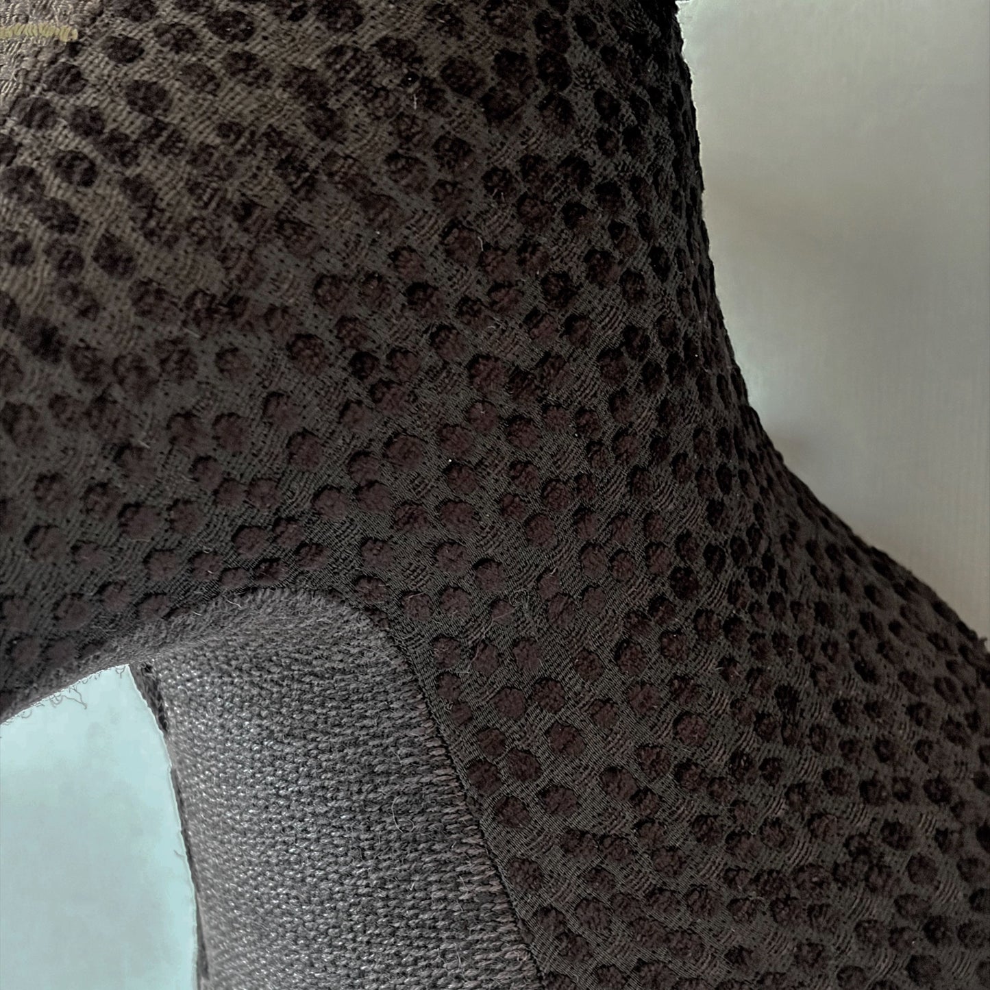 【都築まゆ美】Fabric trophy Interior textile - black