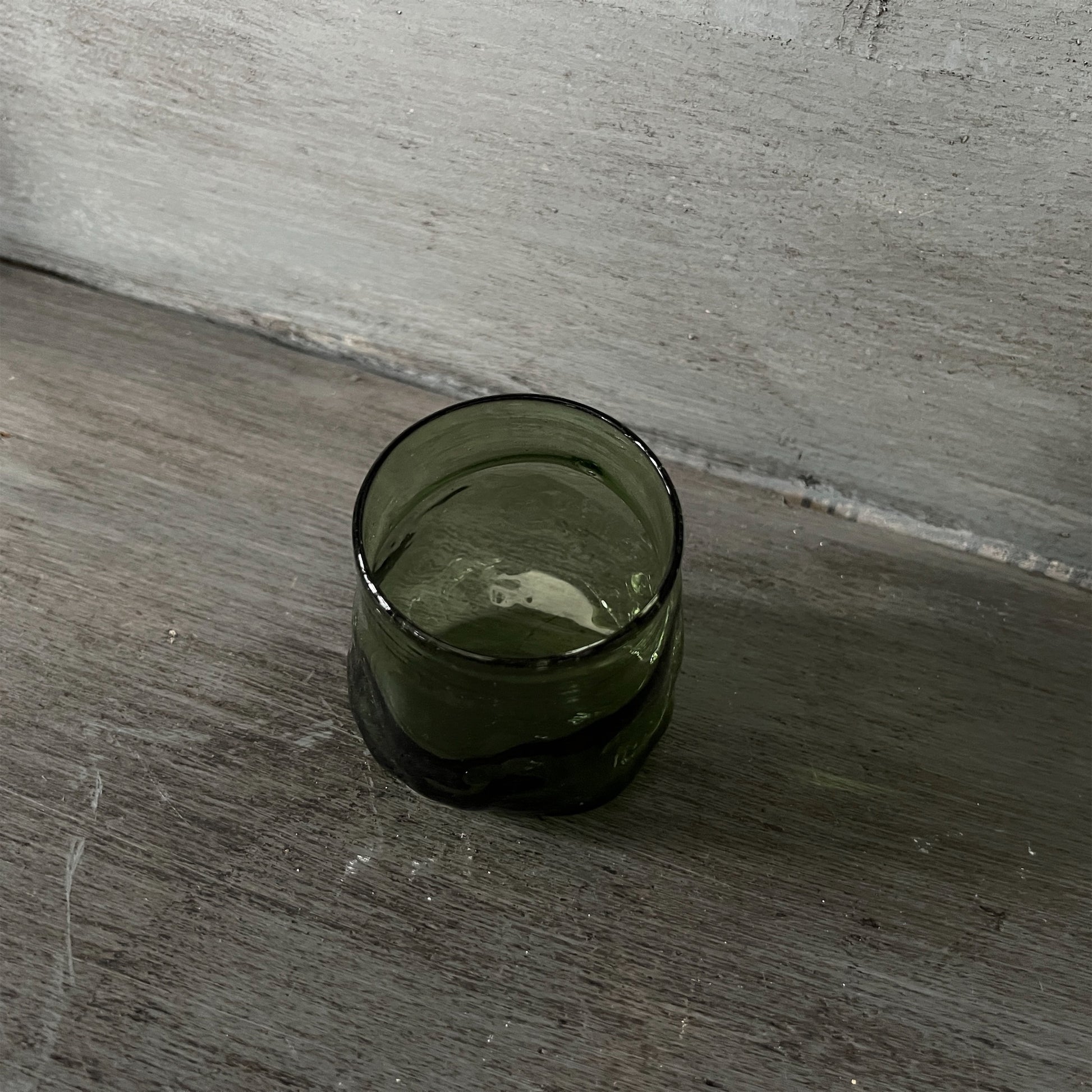【La Soufflerie】グラス Rock Glass Vert Fume
