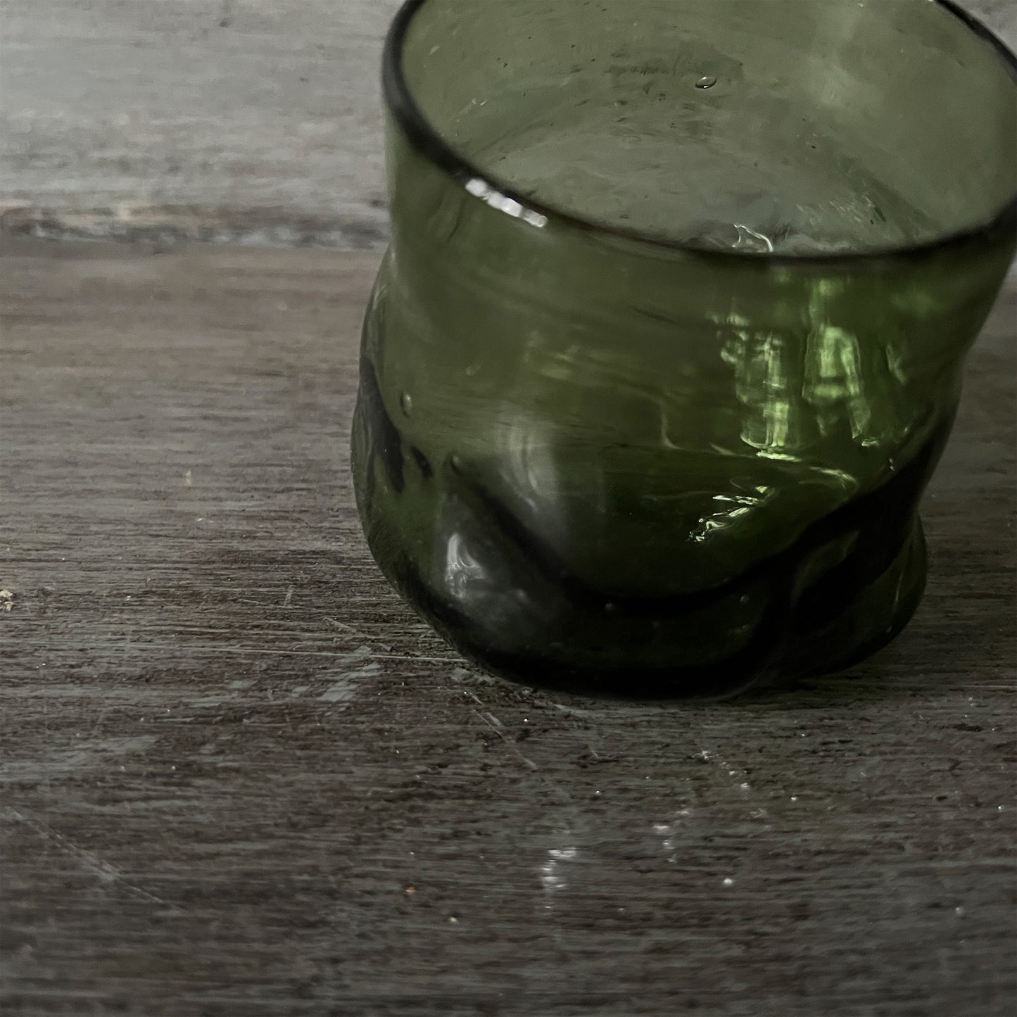 【La Soufflerie】グラス Rock Glass Vert Fume