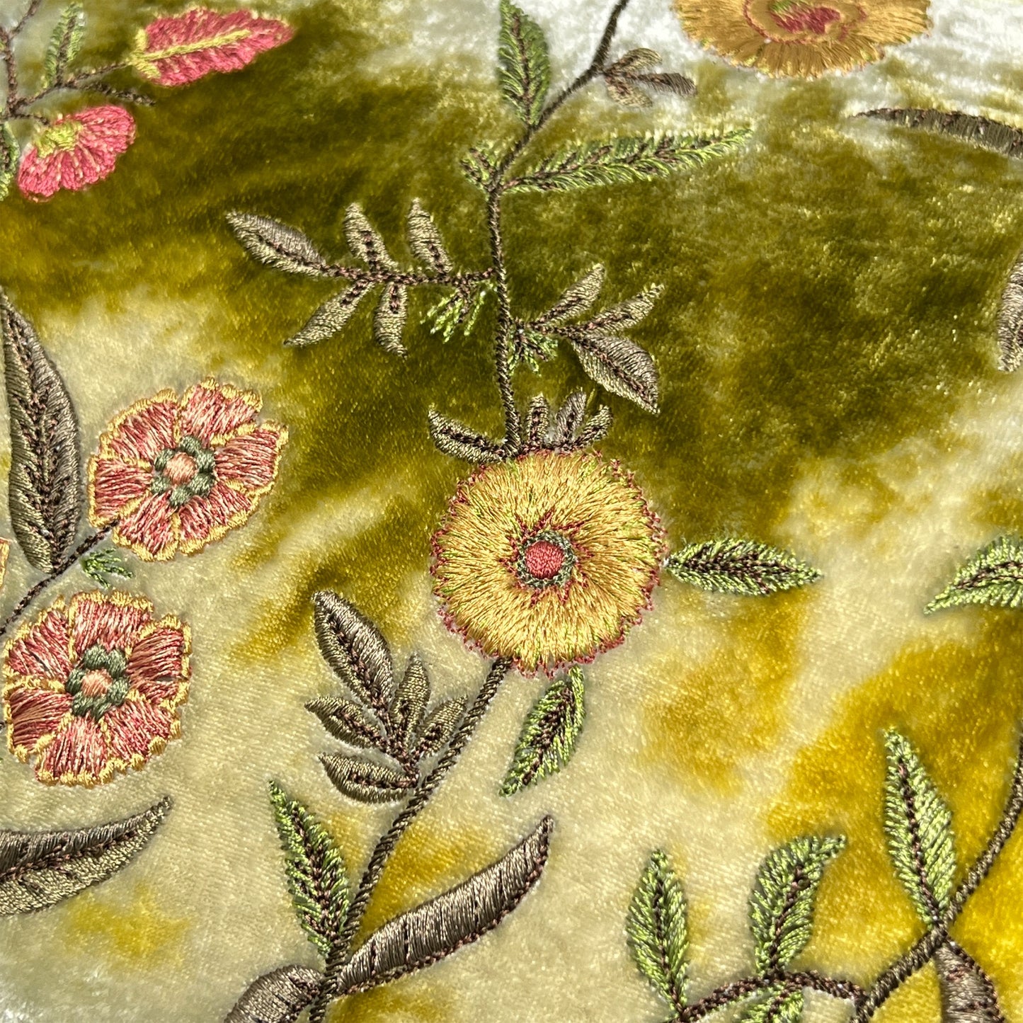 ベルベットクッションカバー 花刺繍