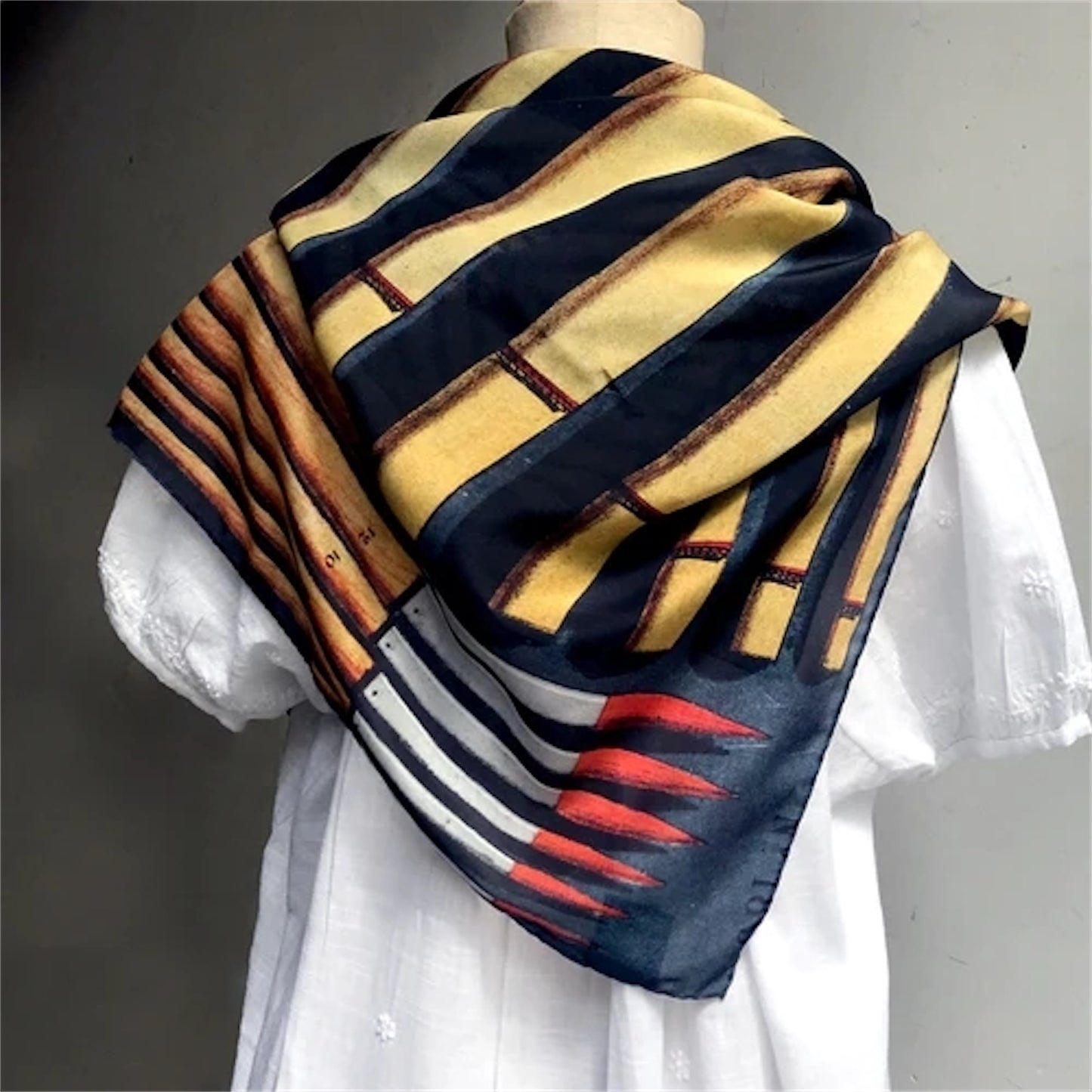 【JOHN DERIAN】シルクスカーフ BROSSES EN MAITRE 81 SILK SCARF