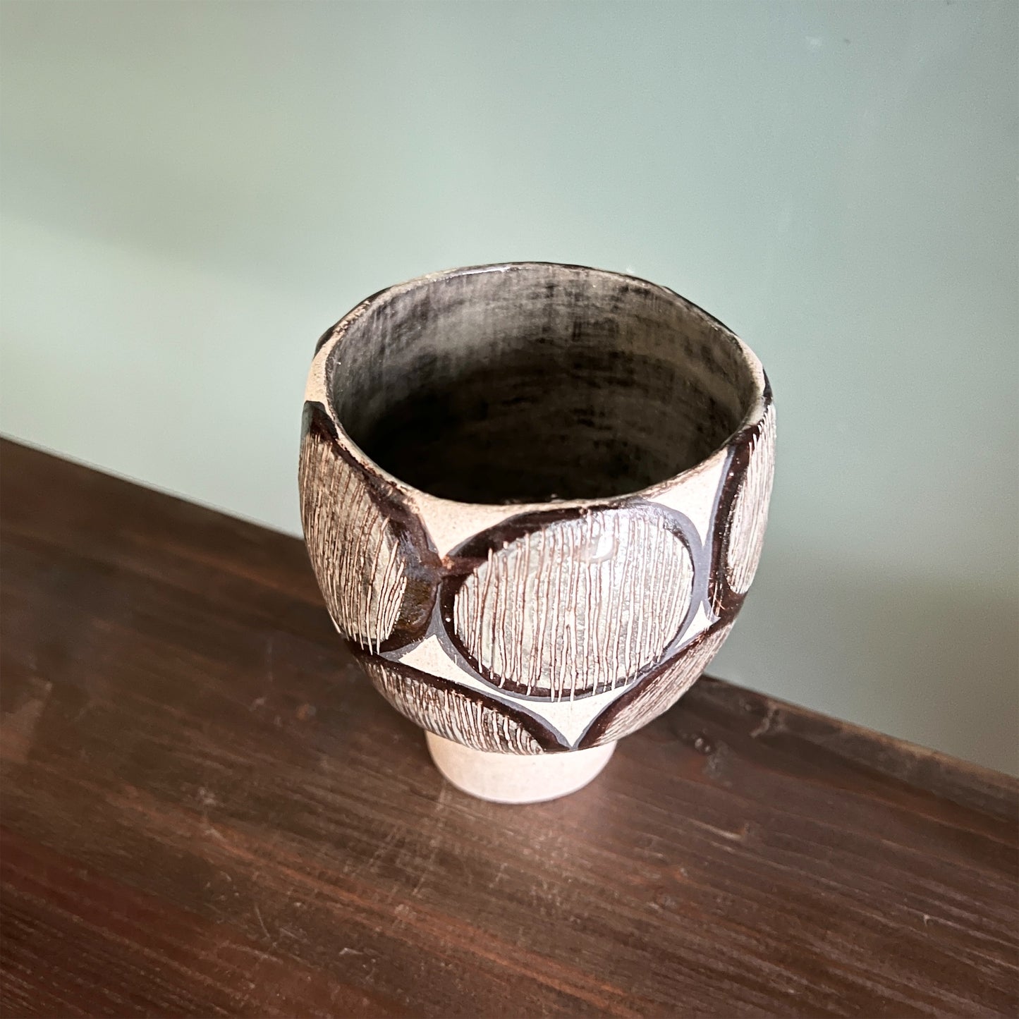【マルト・デムランセレクト】茶色い丸の足つきカップ