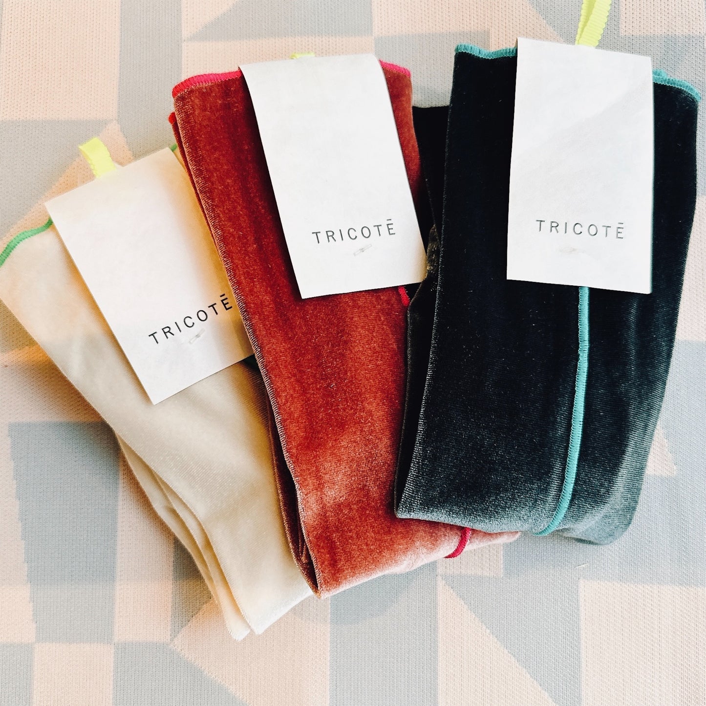 【Tricote】メローベロアハイソックス ピンク