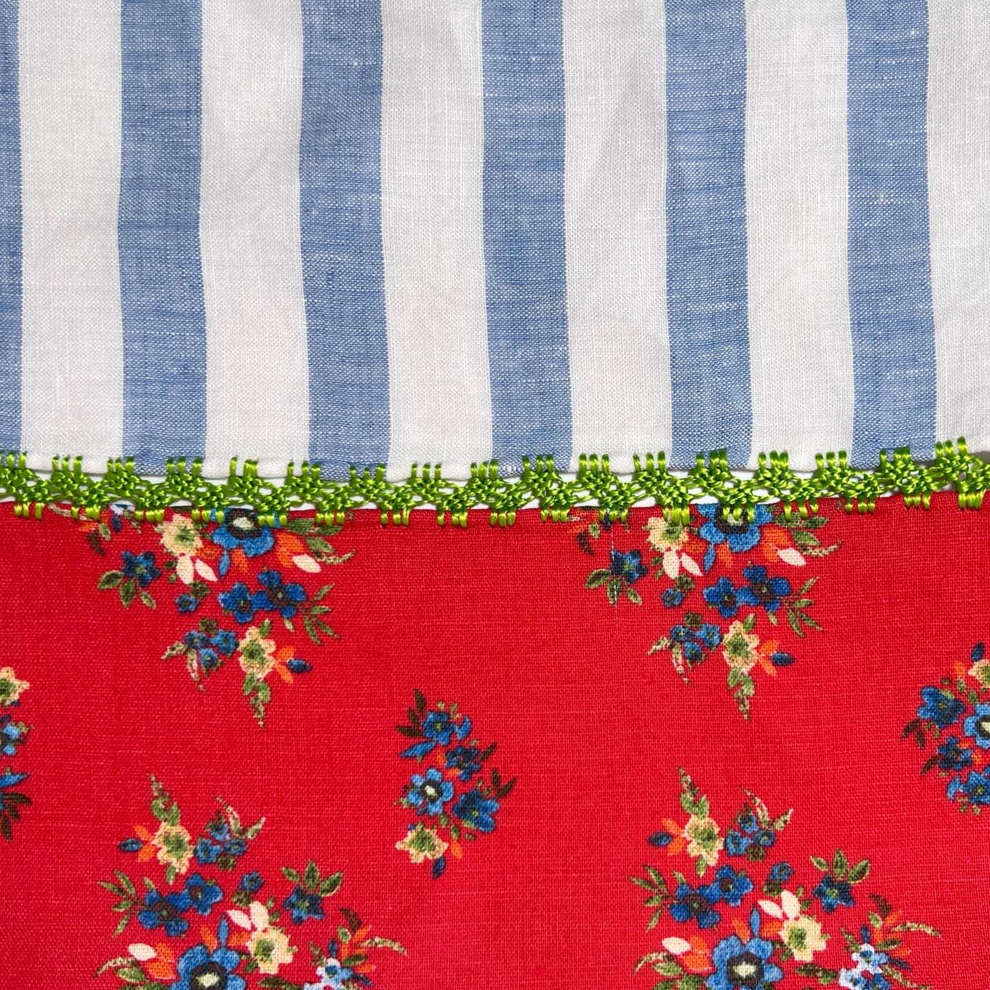 【Leo Atlante】刺繍パッチワーククロス レッド マルト・デムランセレクト
