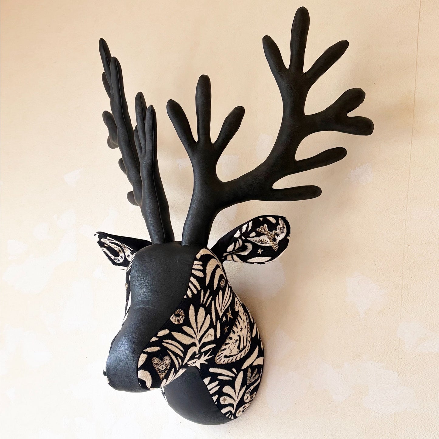 【都築まゆ美】Fabric trophy Animals - reindeer