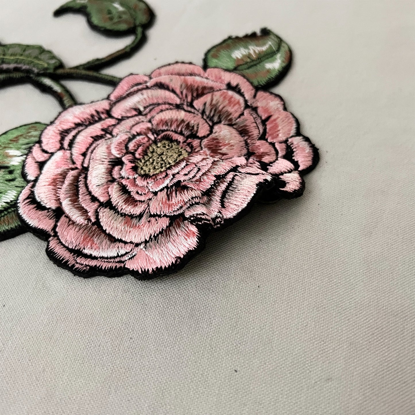 【ma.macaron】ピンクの花といもむし