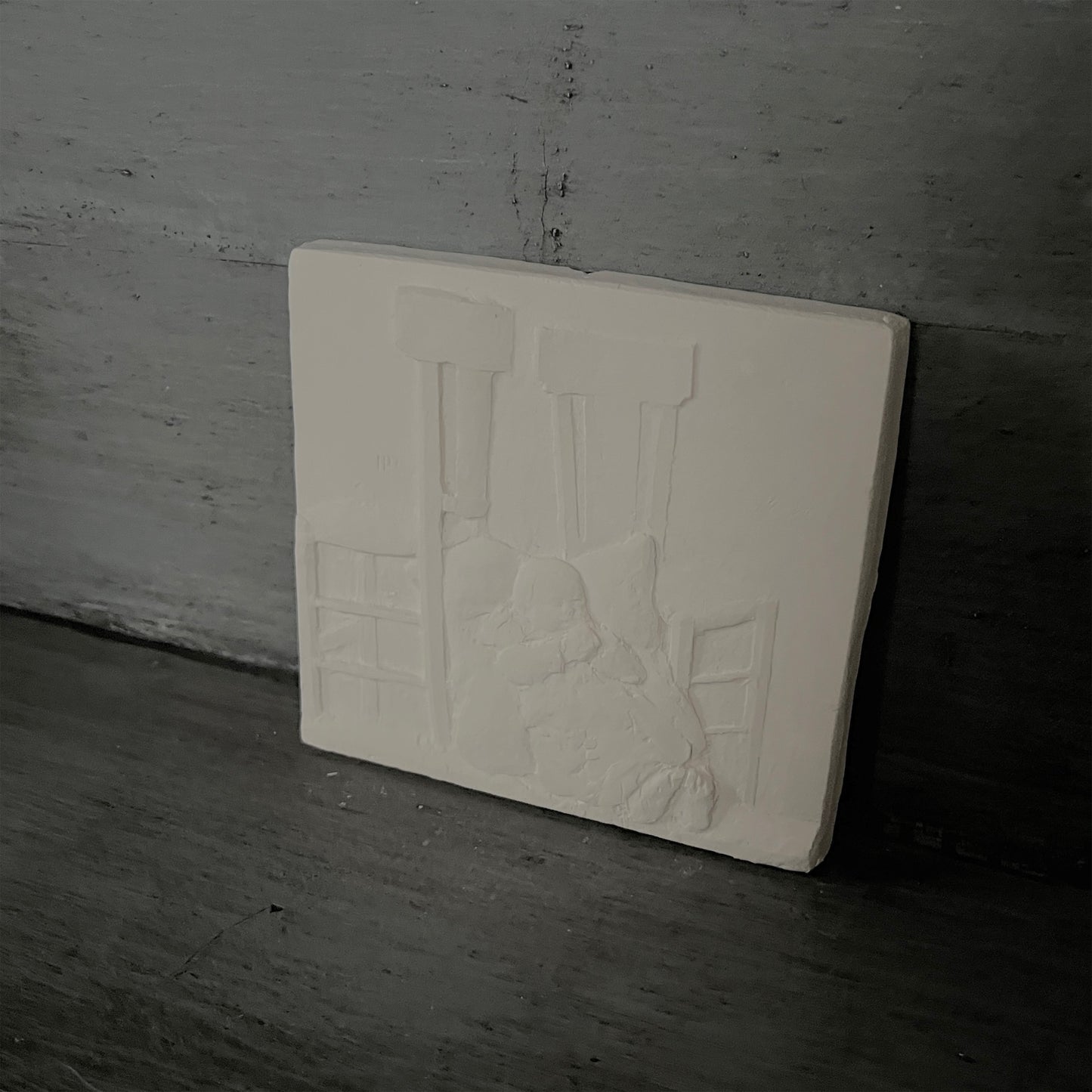 【La Soufflerie】石膏レリーフ Baby With Pillows