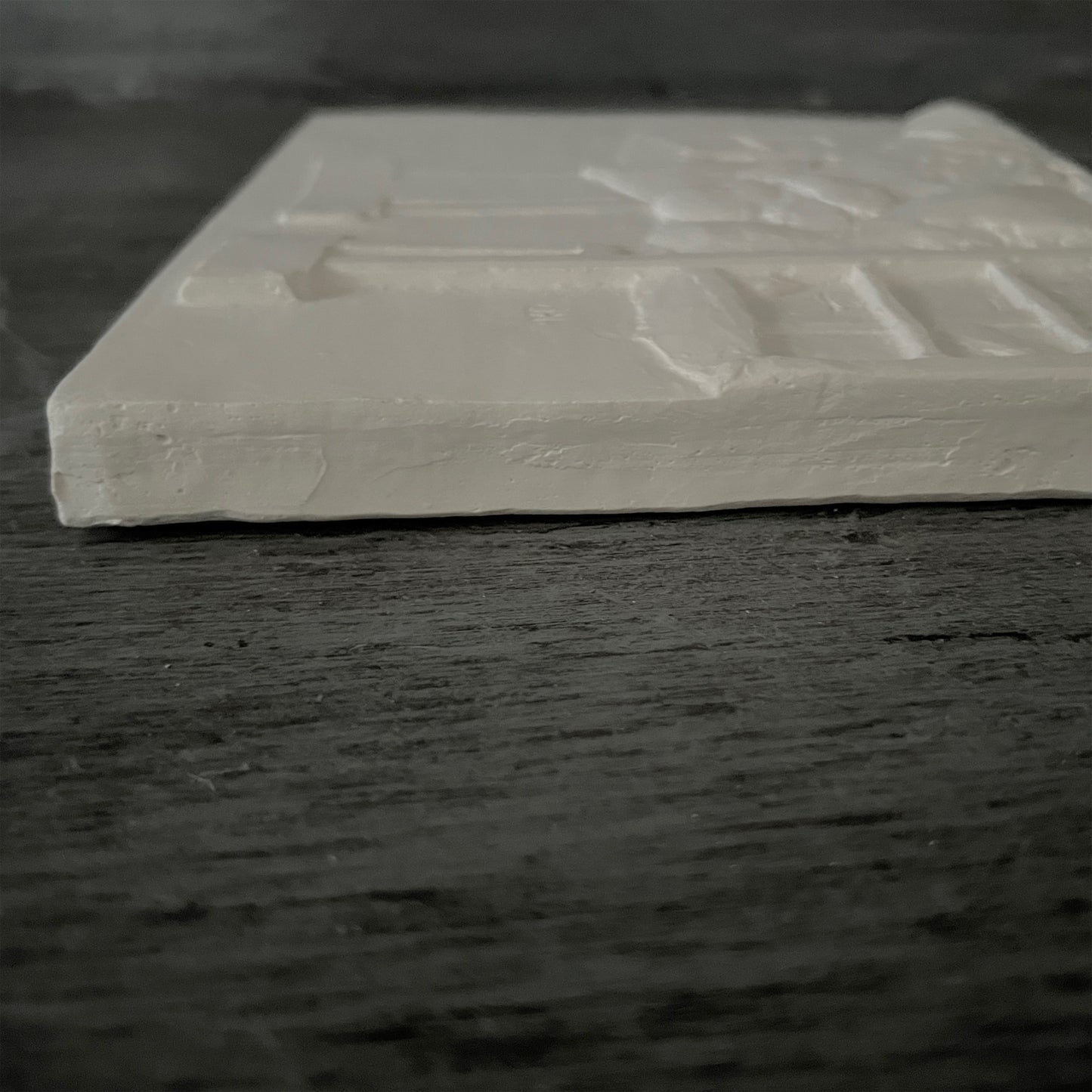 【La Soufflerie】石膏レリーフ Baby With Pillows