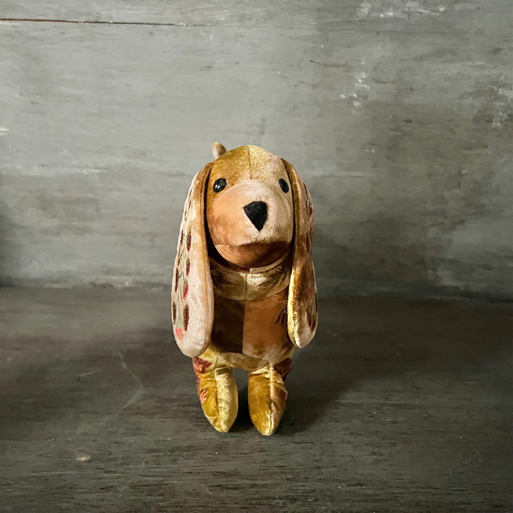 【Anke Drechsel】シルクベルベット Dachshund_Shaded Yellow