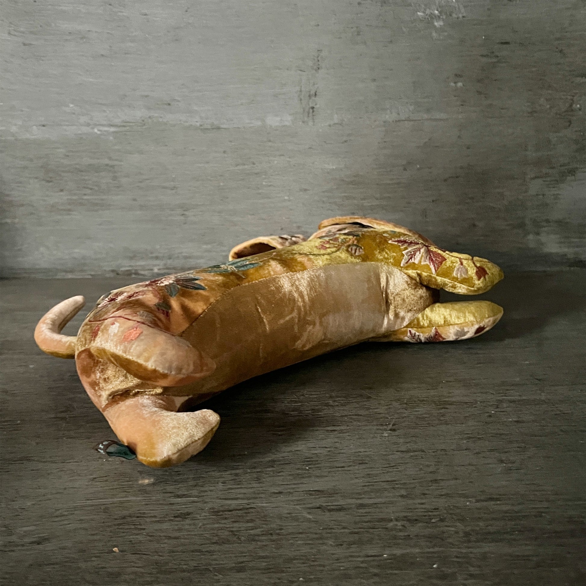 【Anke Drechsel】シルクベルベット Dachshund_Shaded Yellow