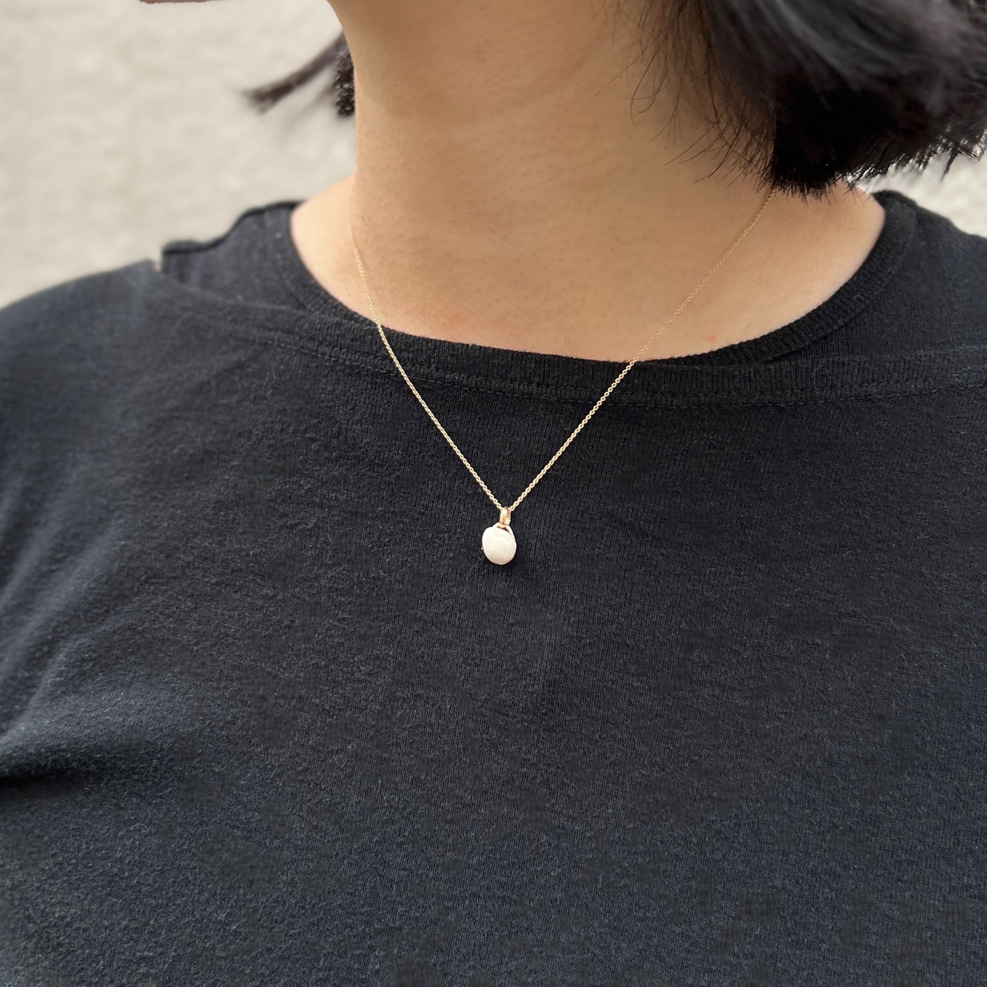 【Helena Rohner】tiny ceramic egg gold plated brass pendant_ecru