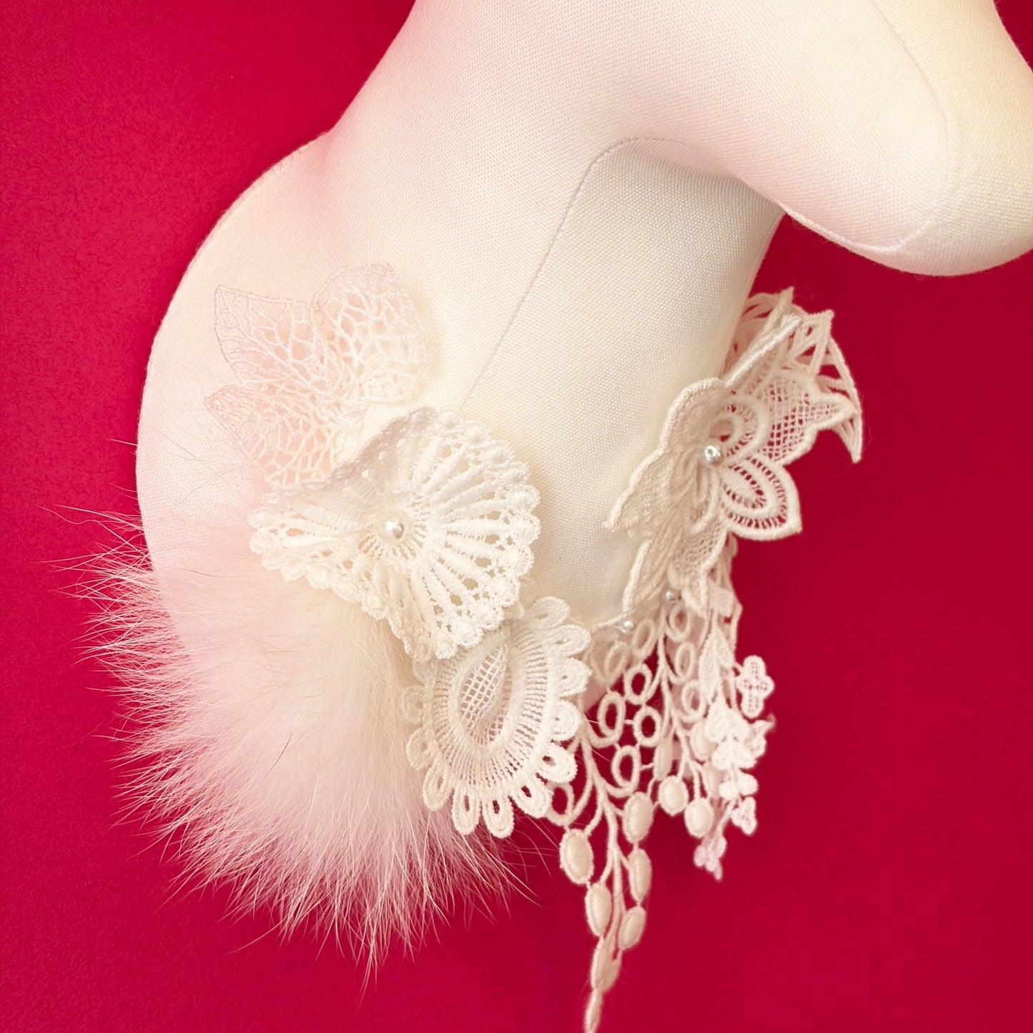 【都築まゆ美】Fabric trophy Lace mini - white