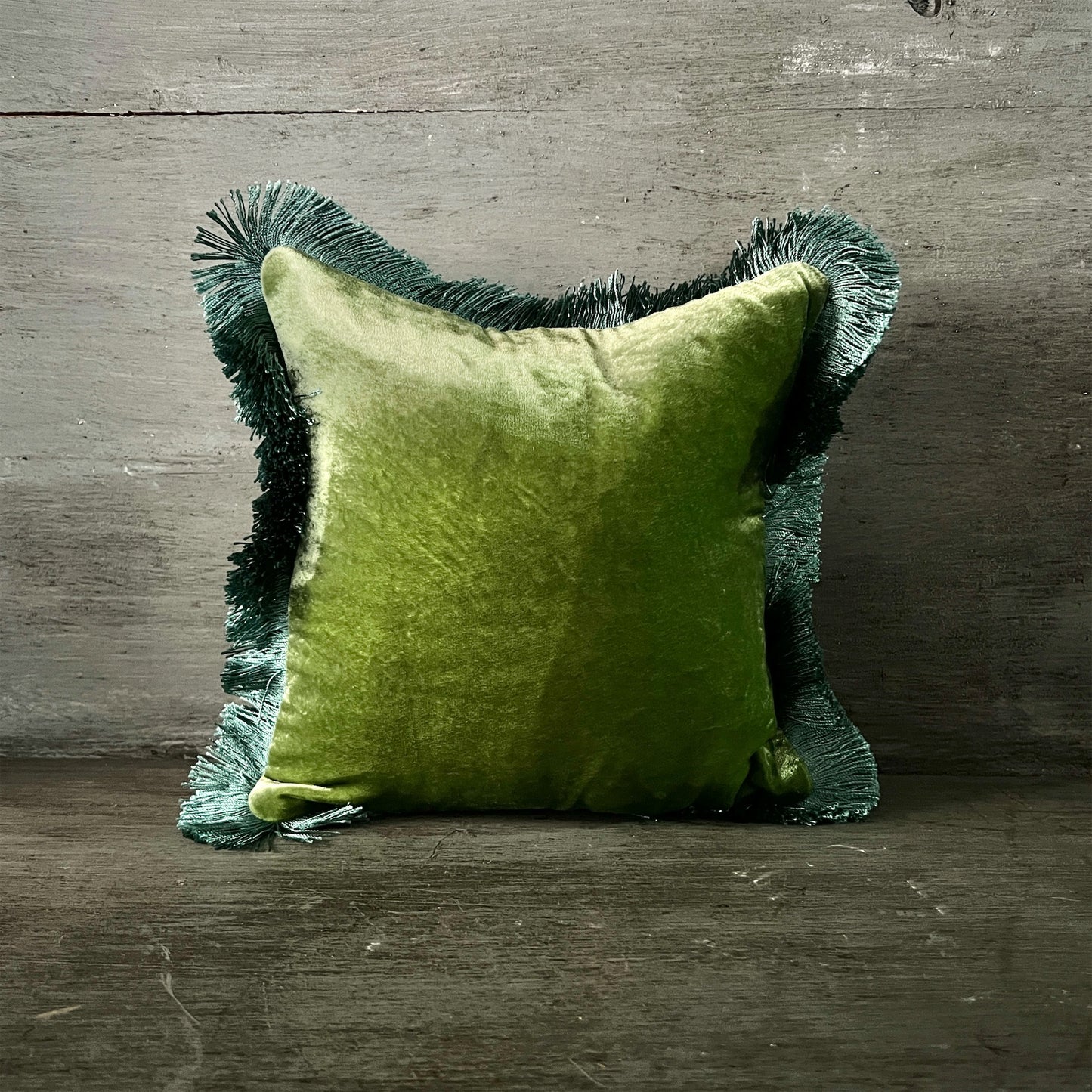 【Anke Drechsel】シルクベルベットクッションカバー Emerald Air Blue Fringe