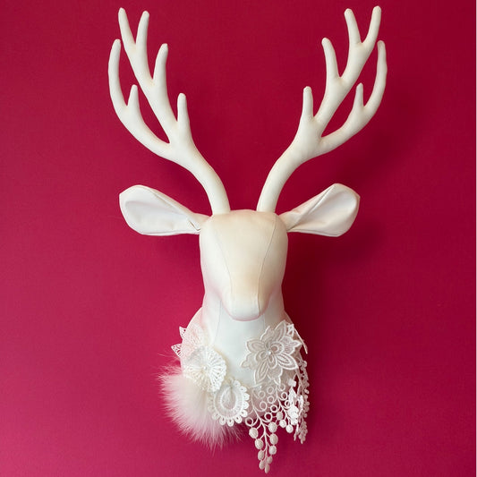 【都築まゆ美】Fabric trophy Lace mini - white