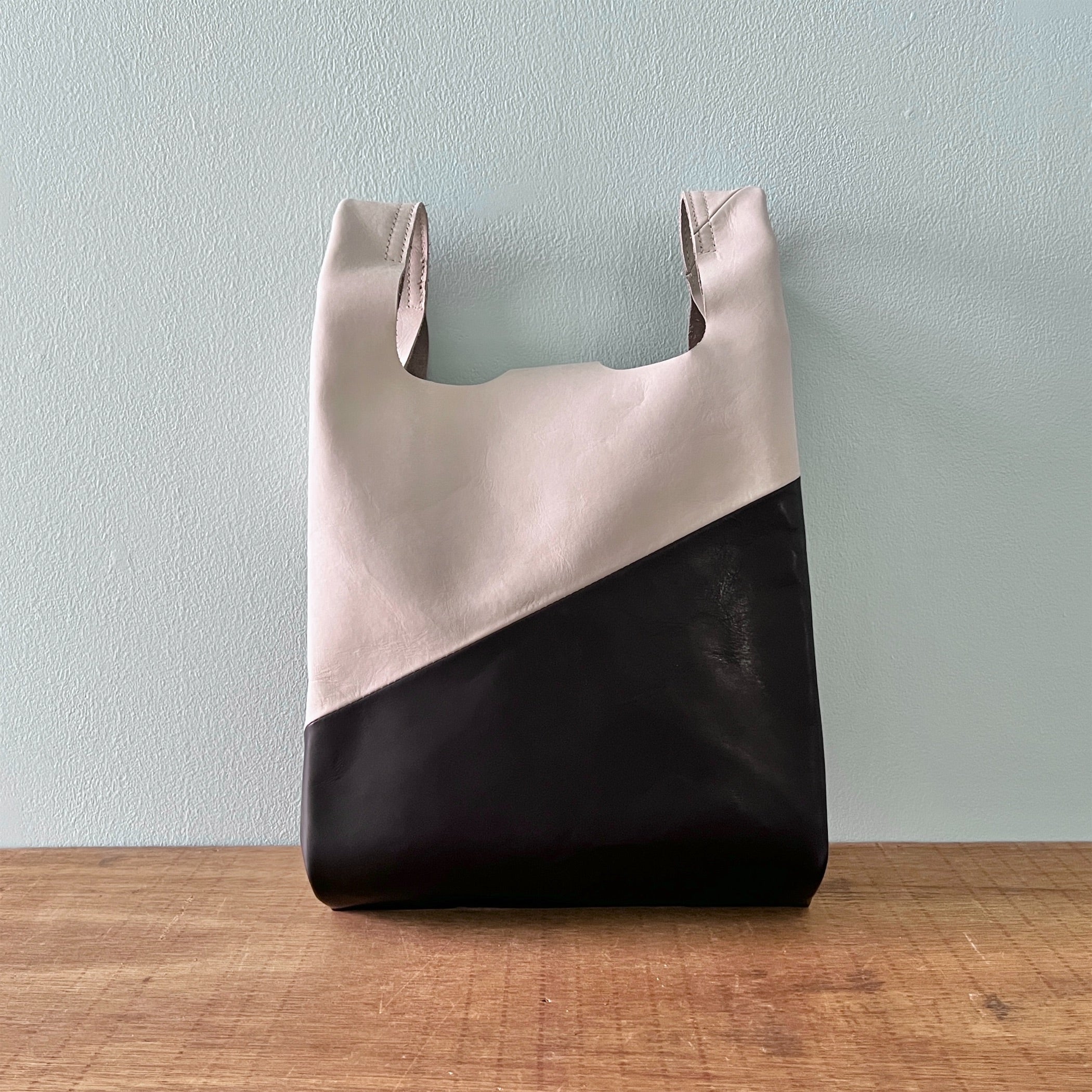 DWARFMADE】Sustainable Bag M 261_74 | フィールシーン / FEEL SEEN