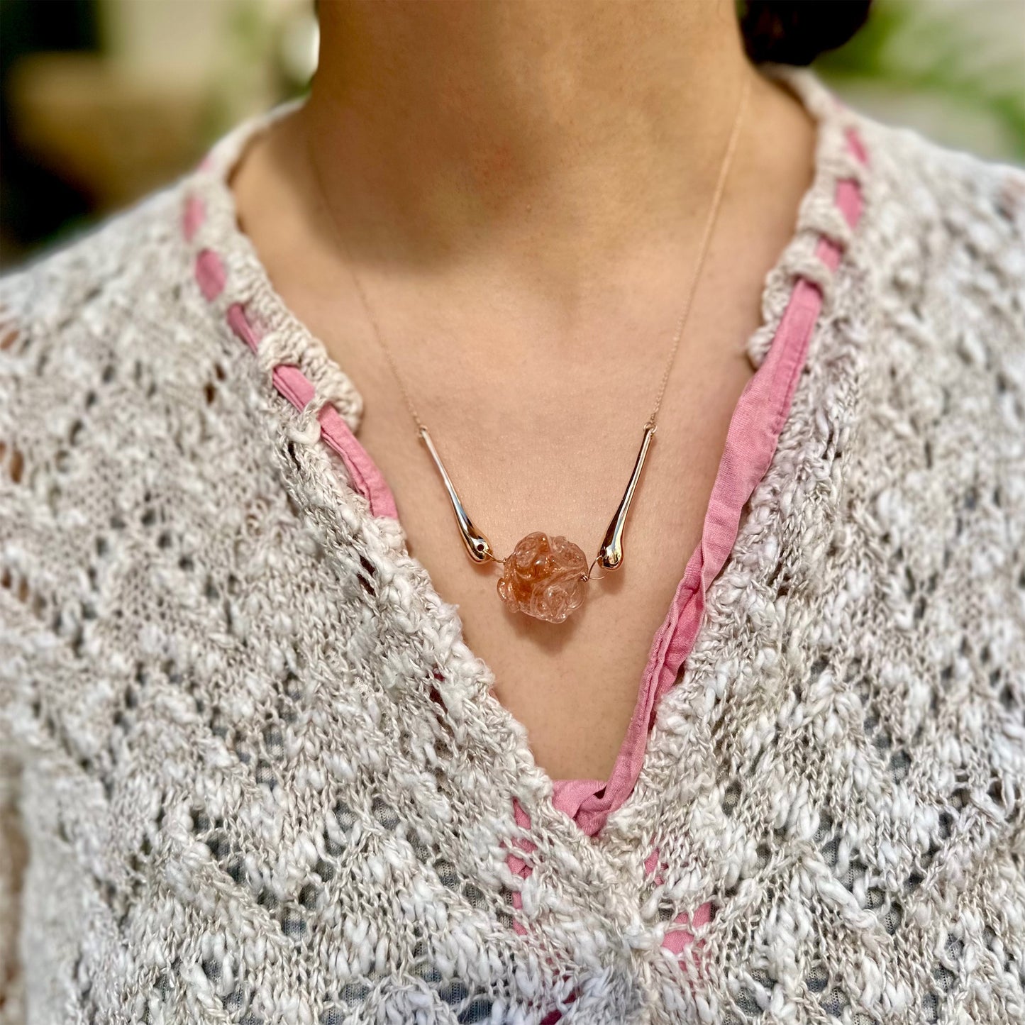 【helena rohner】softly wrinkled glass bead with gold plated bars necklace
