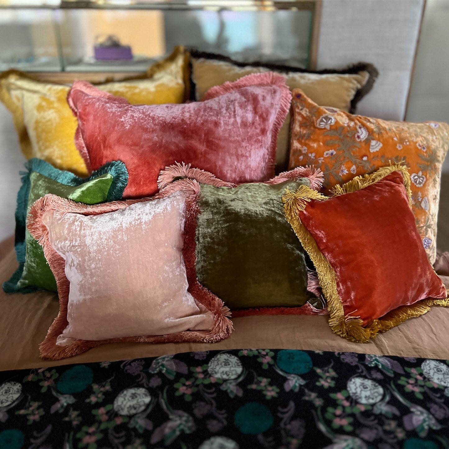 【Anke Drechsel】シルクベルベットクッションカバー Corn Yellow/Gold Fringe