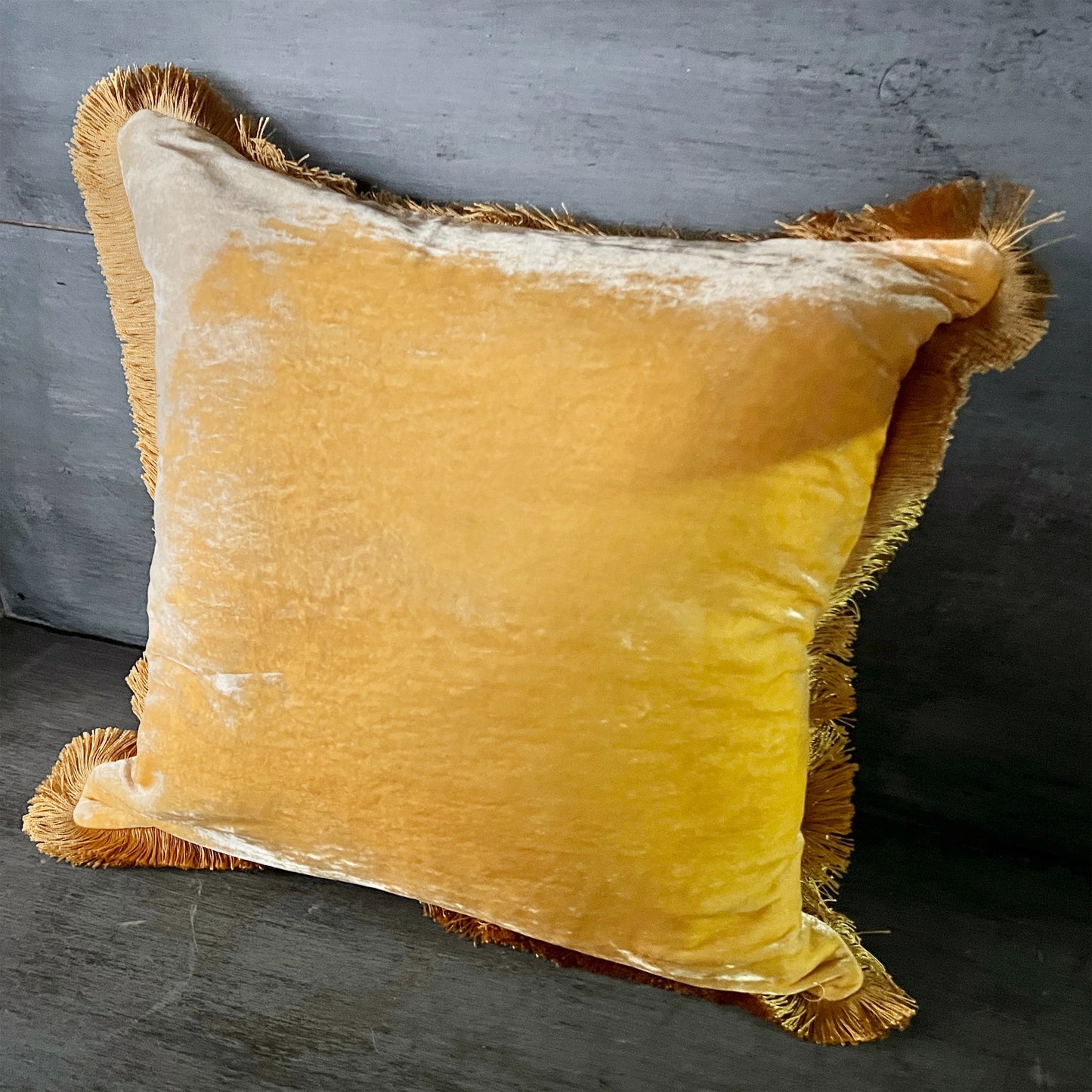 【Anke Drechsel】シルクベルベットクッションカバー Corn Yellow/Gold Fringe