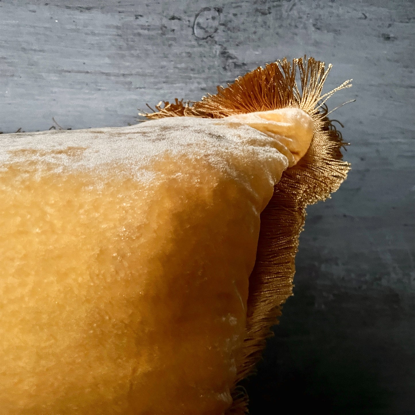 【Anke Drechsel】シルクベルベットクッションカバー Corn Yellow/Gold Fringe