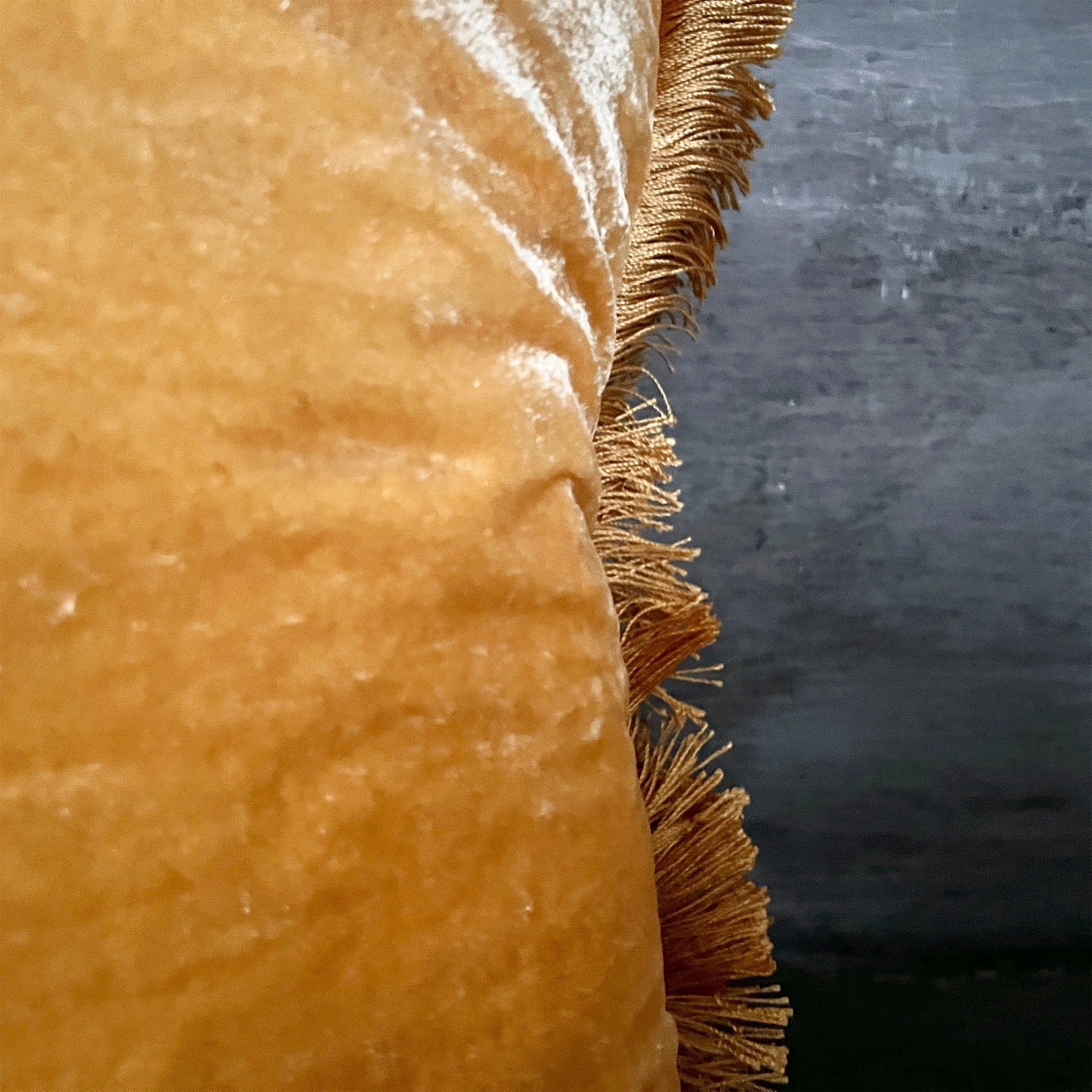 【Anke Drechsel】シルクベルベットクッションカバー Corn Yellow/Gold Fringe