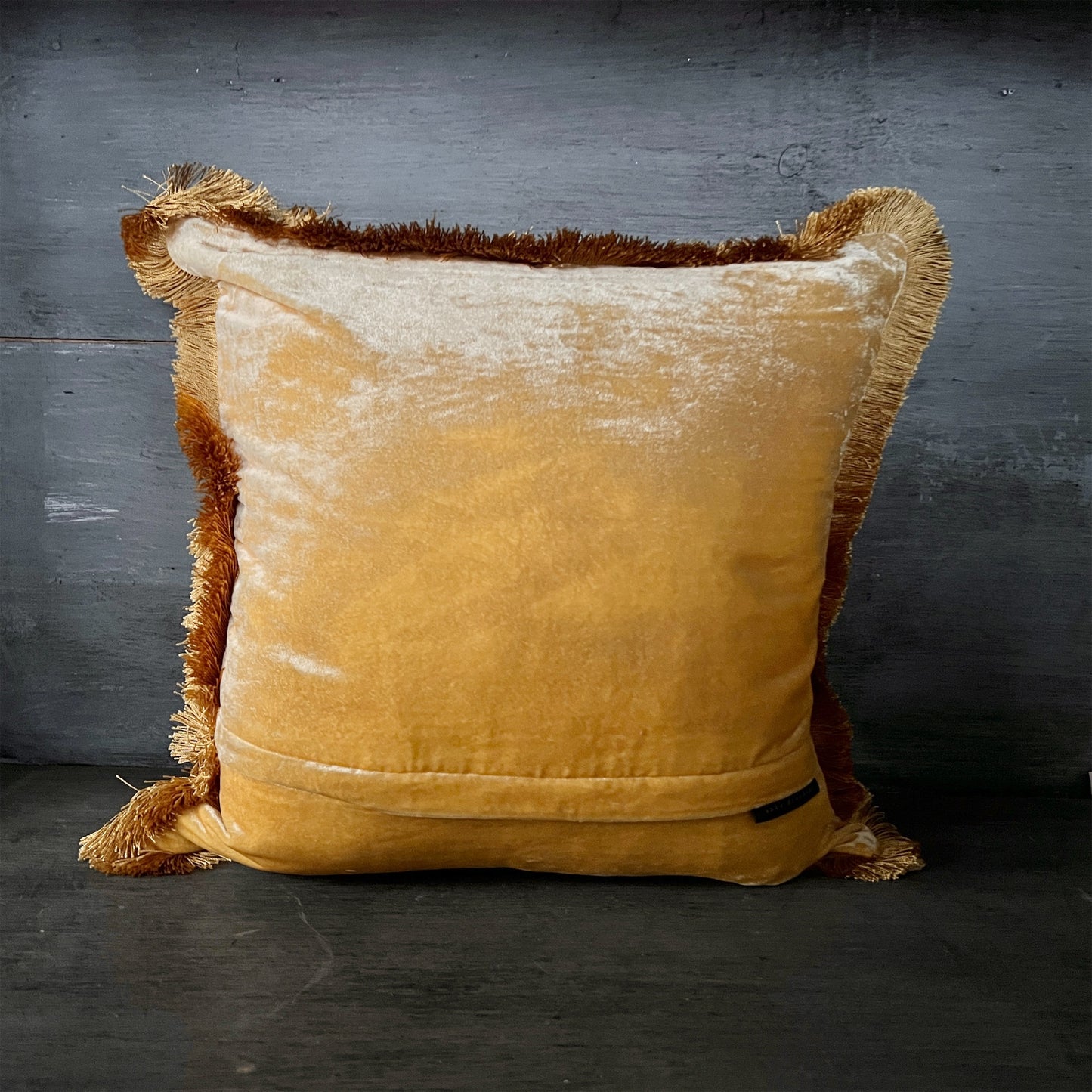 【Anke Drechsel】シルクベルベットクッションカバー Corn Yellow/Gold Fringe