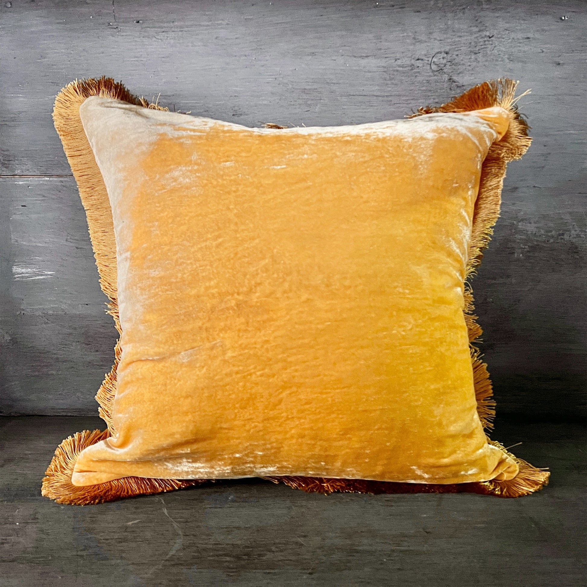 【Anke Drechsel】シルクベルベットクッションカバー Corn Yellow/Gold Fringe