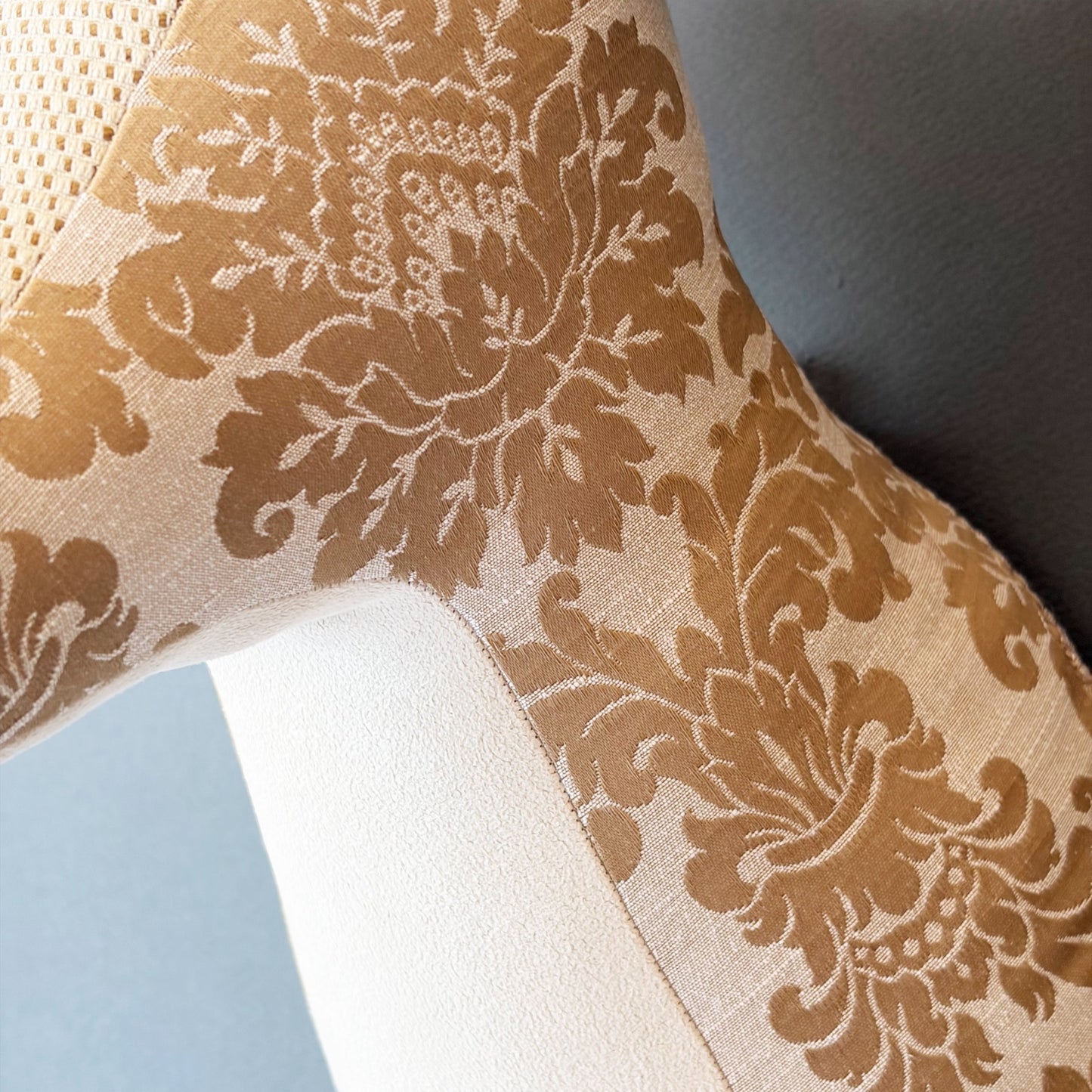 【都築まゆ美】Fabric trophy Interior textile 1