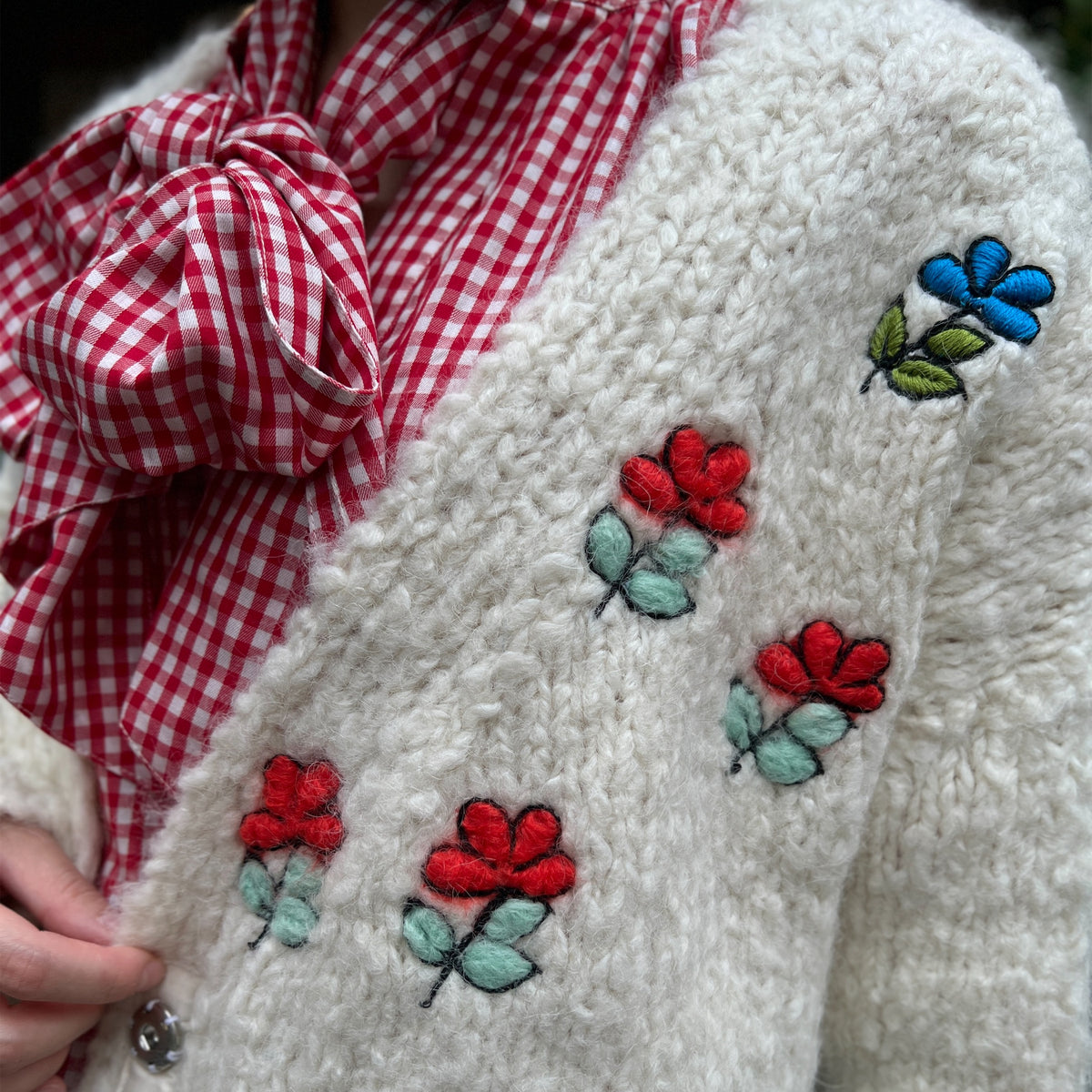 【Mii Collection】Hand Embroited Sleeveless Sweater #55