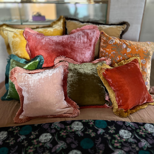 【Anke Drechsel】シルクベルベットクッションカバー Shaded Rose Peach Rose Fringe