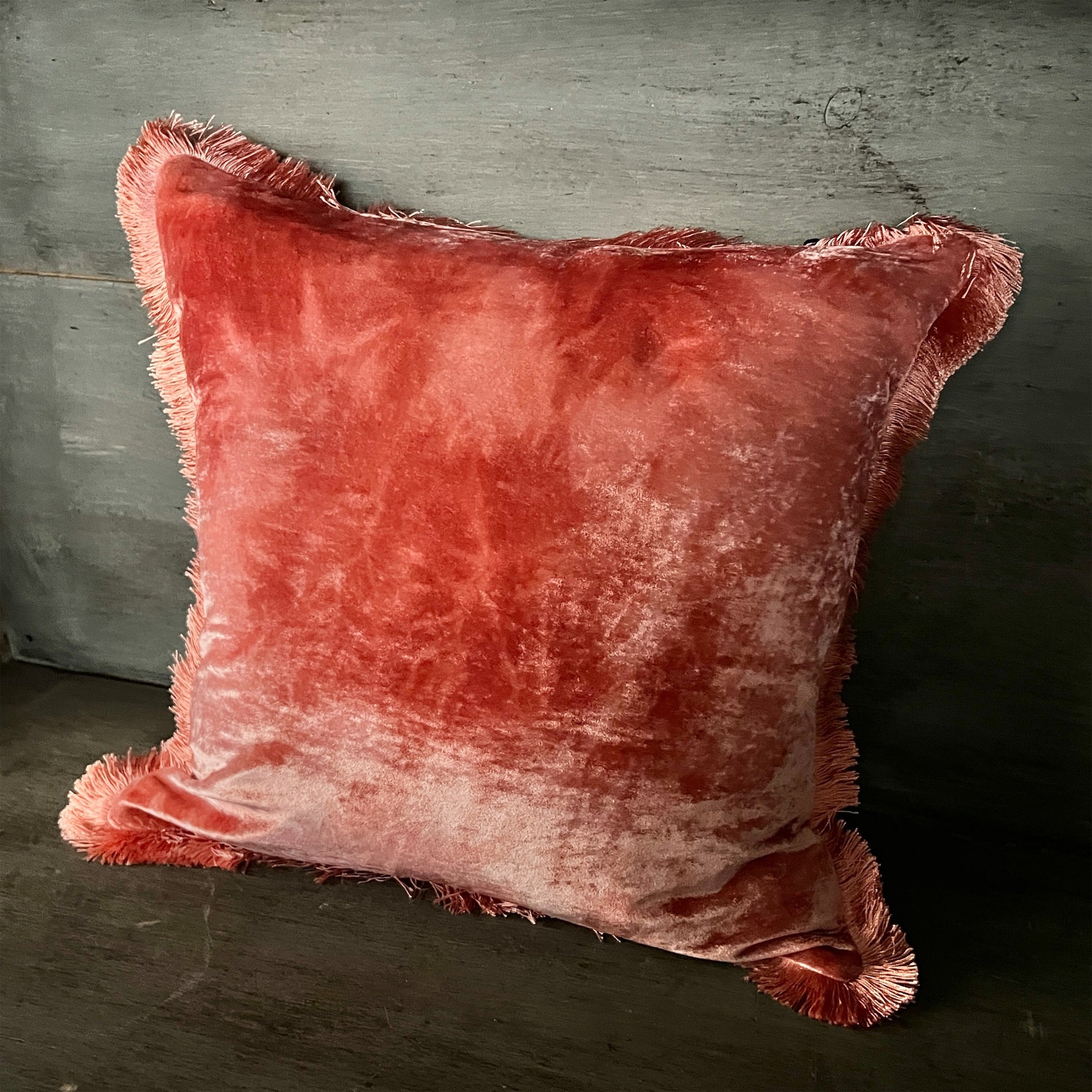 【Anke Drechsel】シルクベルベットクッションカバー Shaded Rose Peach Rose Fringe