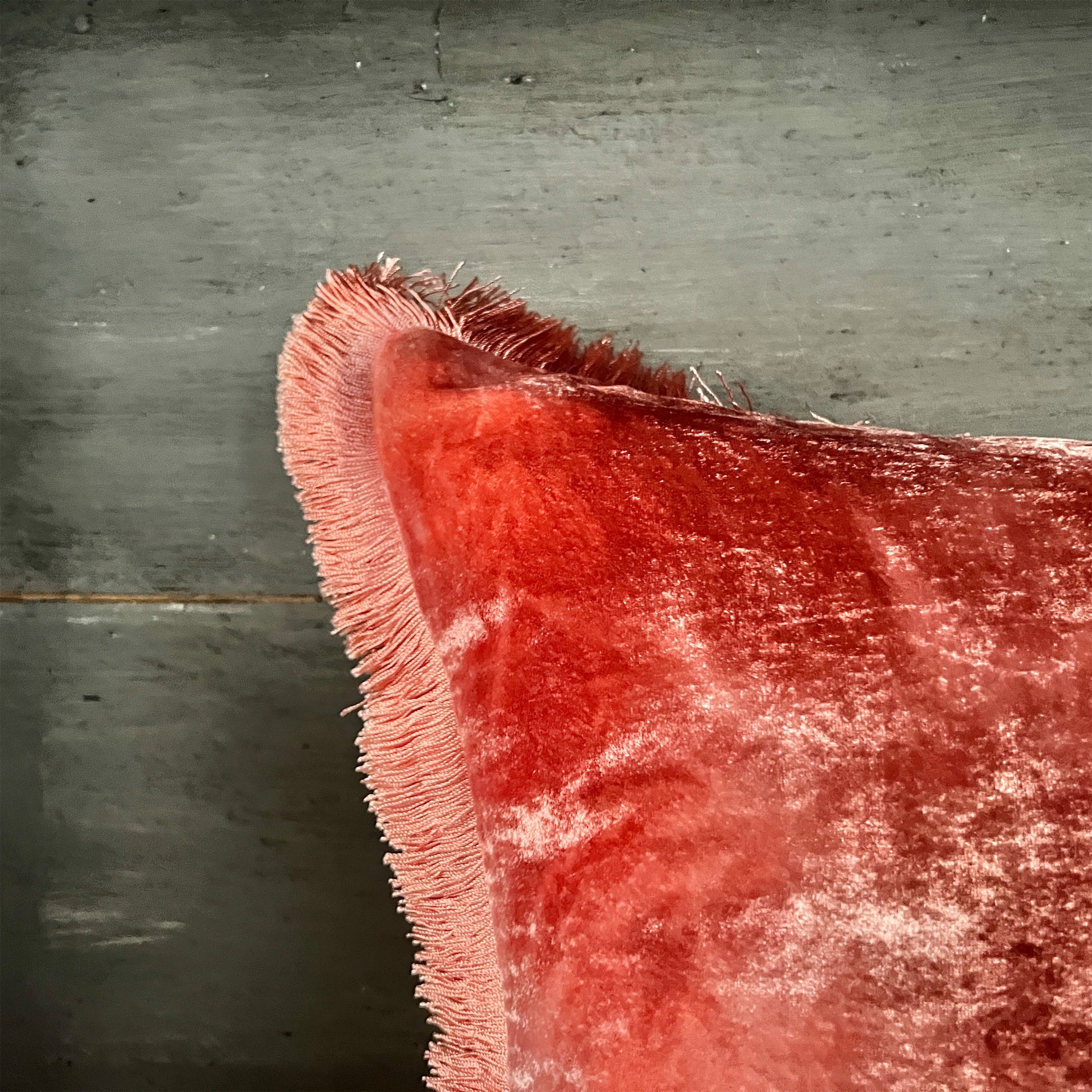 【Anke Drechsel】シルクベルベットクッションカバー Shaded Rose Peach Rose Fringe