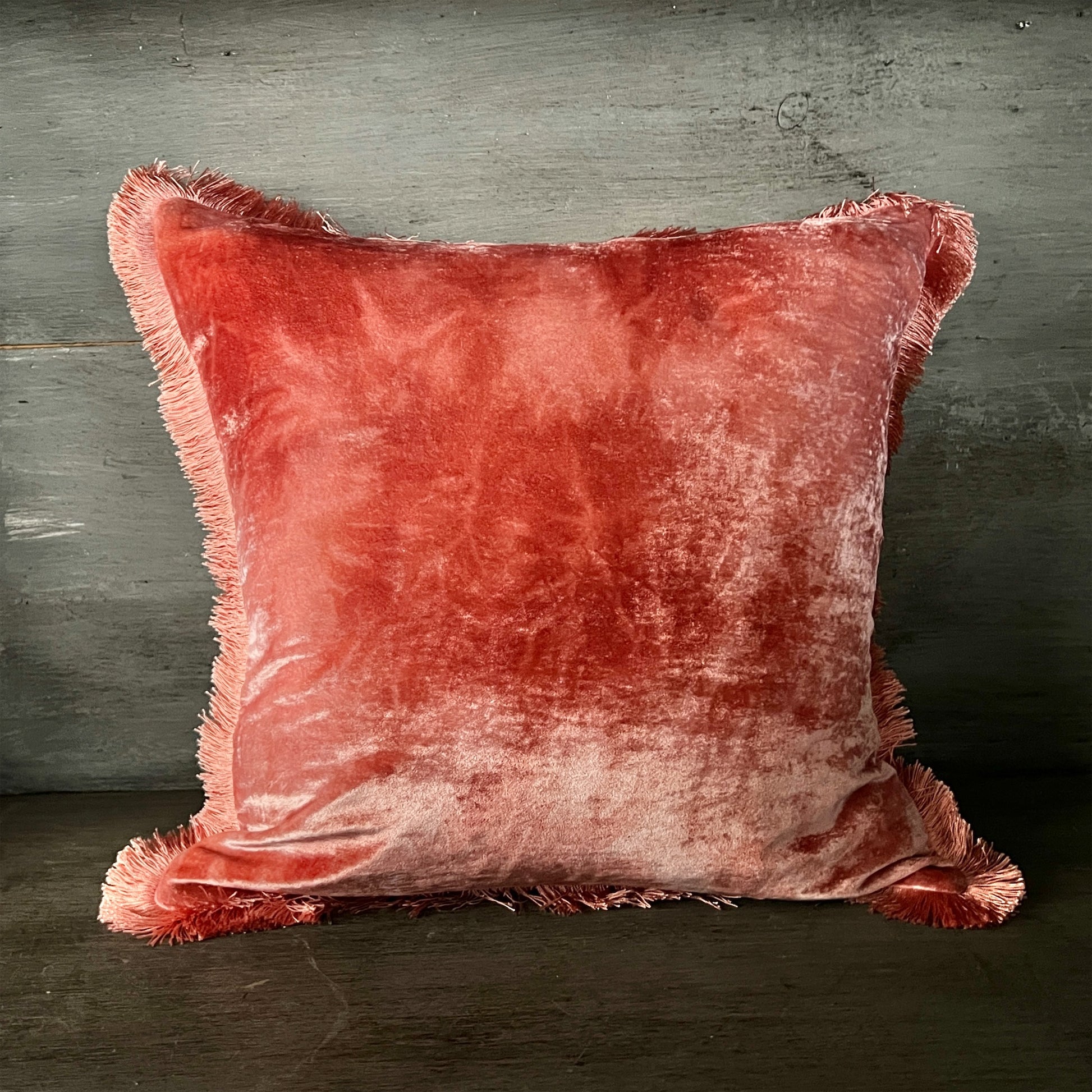 【Anke Drechsel】シルクベルベットクッションカバー Shaded Rose Peach Rose Fringe