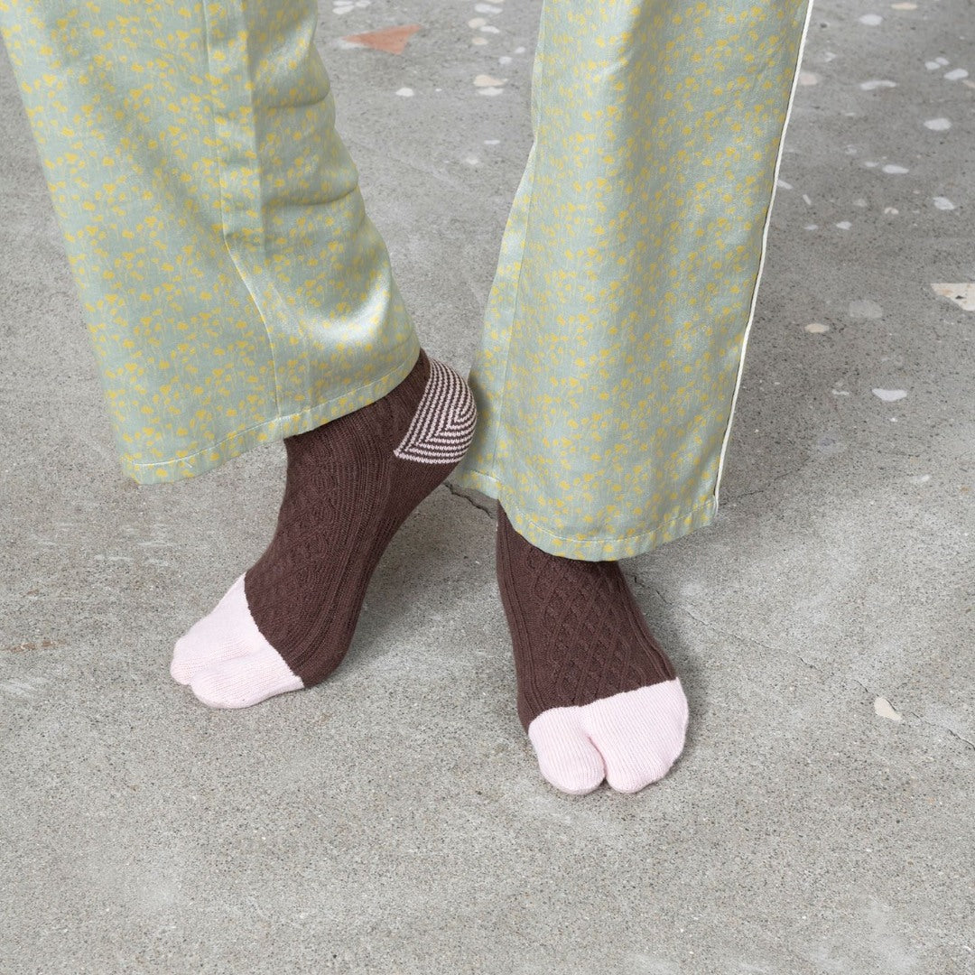 【TRICOTE】CABLE TABI SOCKS