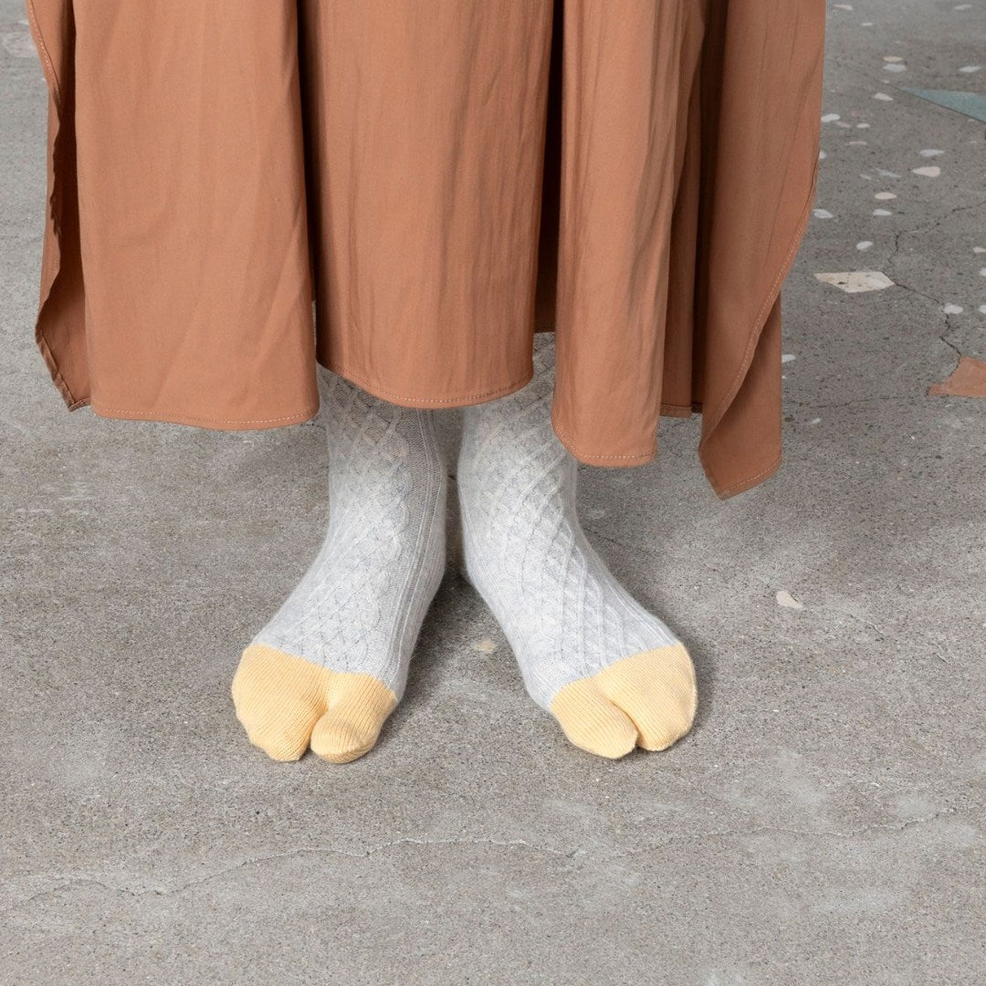 【TRICOTE】CABLE TABI SOCKS