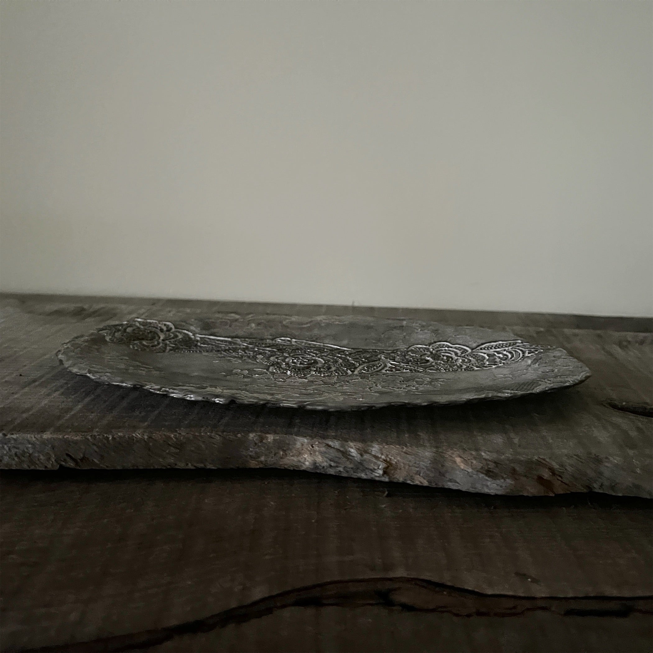 Valerie Casado】プレートL Fish Plates_Noir-2 | フィールシーン