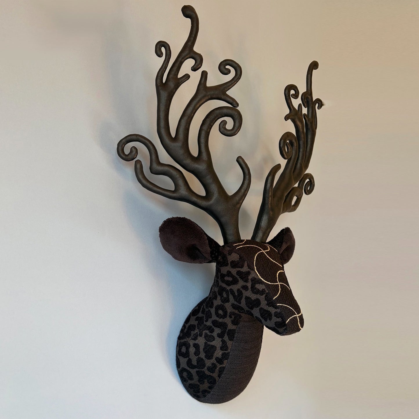 【都築まゆ美】Fabric trophy Interior textile - black