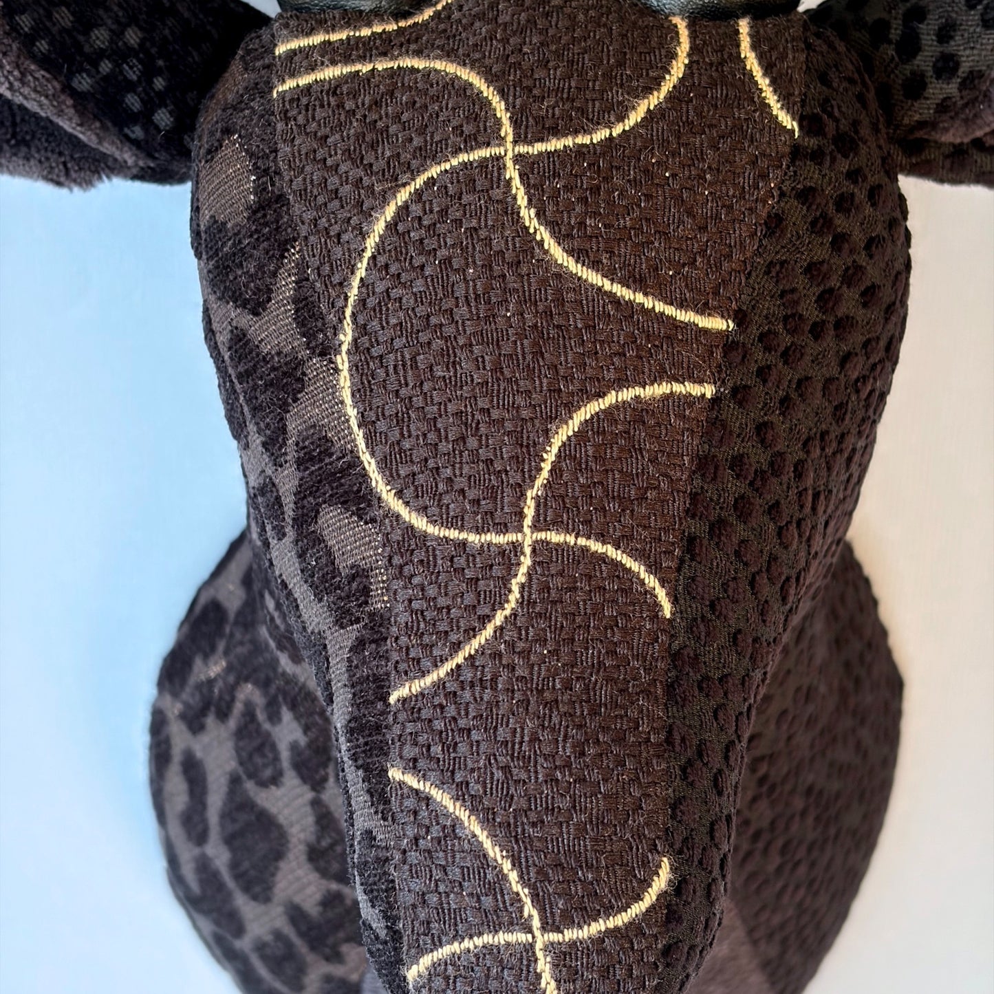 【都築まゆ美】Fabric trophy Interior textile - black