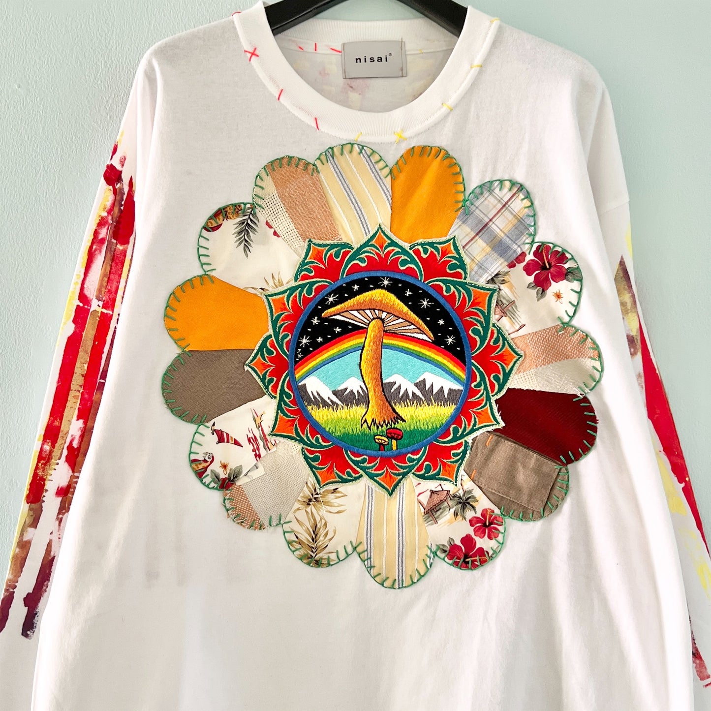 【nisai】カトマンズ刺繍と花のパッチワークと手刷りシルクスクリーンのロンT R044