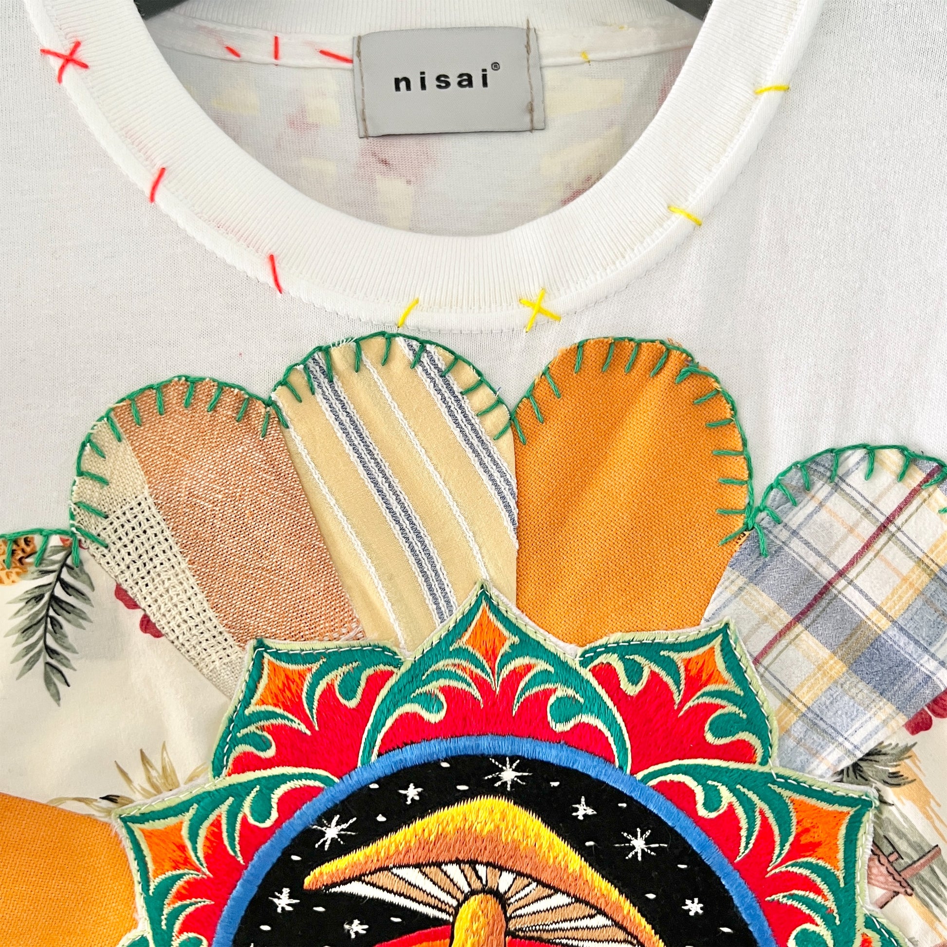 【nisai】カトマンズ刺繍と花のパッチワークと手刷りシルクスクリーンのロンT R044