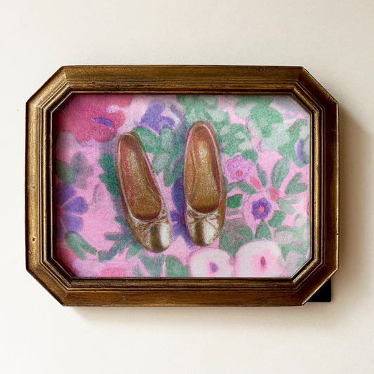 【都築まゆ美】Gold shoes