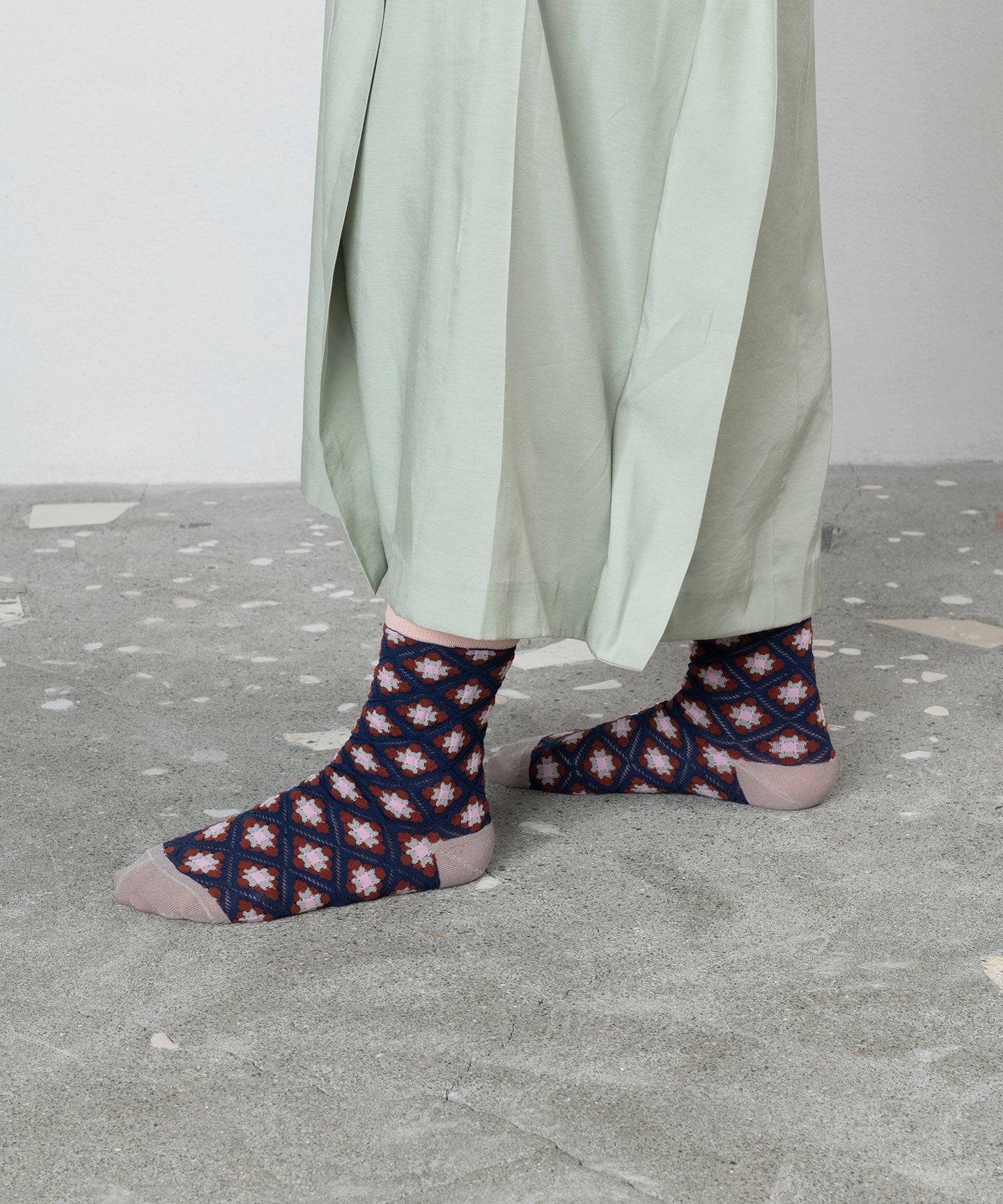 【TRICOTE】SHEER MOSAIC TILE PATTERN SOCKS