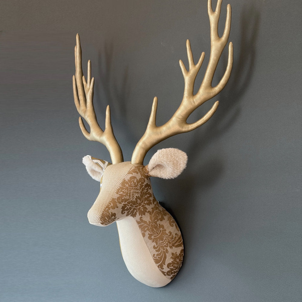 【都築まゆ美】Fabric trophy Interior textile 2