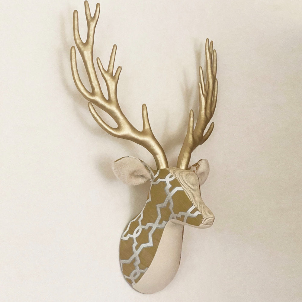 【都築まゆ美】Fabric trophy Interior textile 2