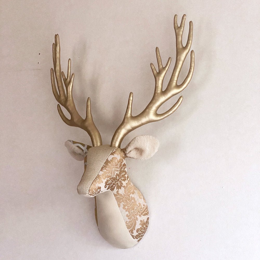 【都築まゆ美】Fabric trophy Interior textile 2