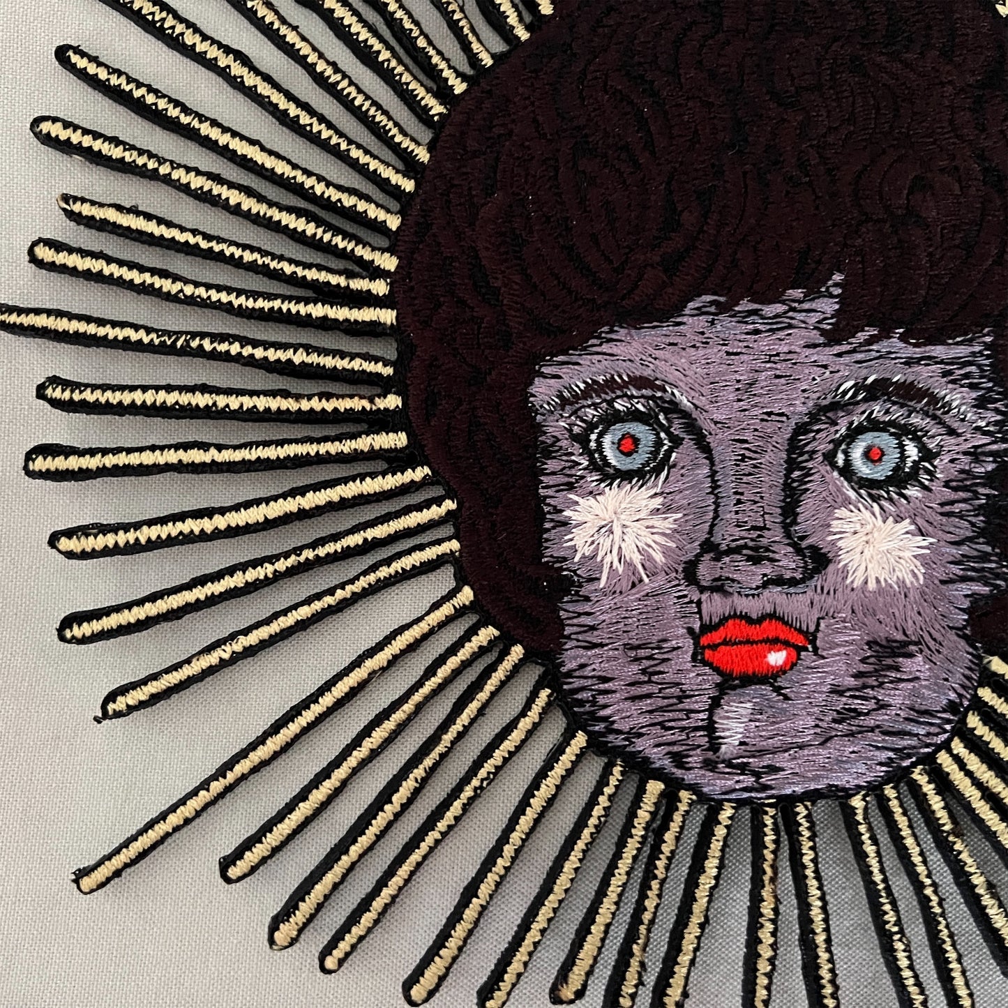 【ma.macaron】ピカーっと光る顔（怖い顔）